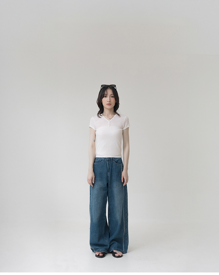 Simple V-neck button-down fitted cropped top - off-white S/M【01099727】in stock+pre-order