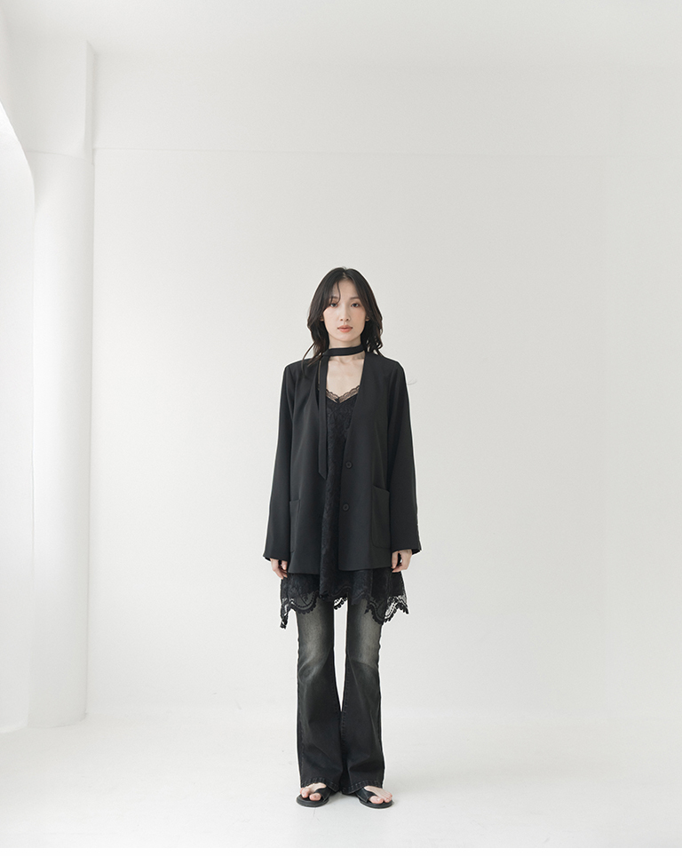Simple collarless suit jacket with a neckerchief - black【02030583】in stock+pre-order