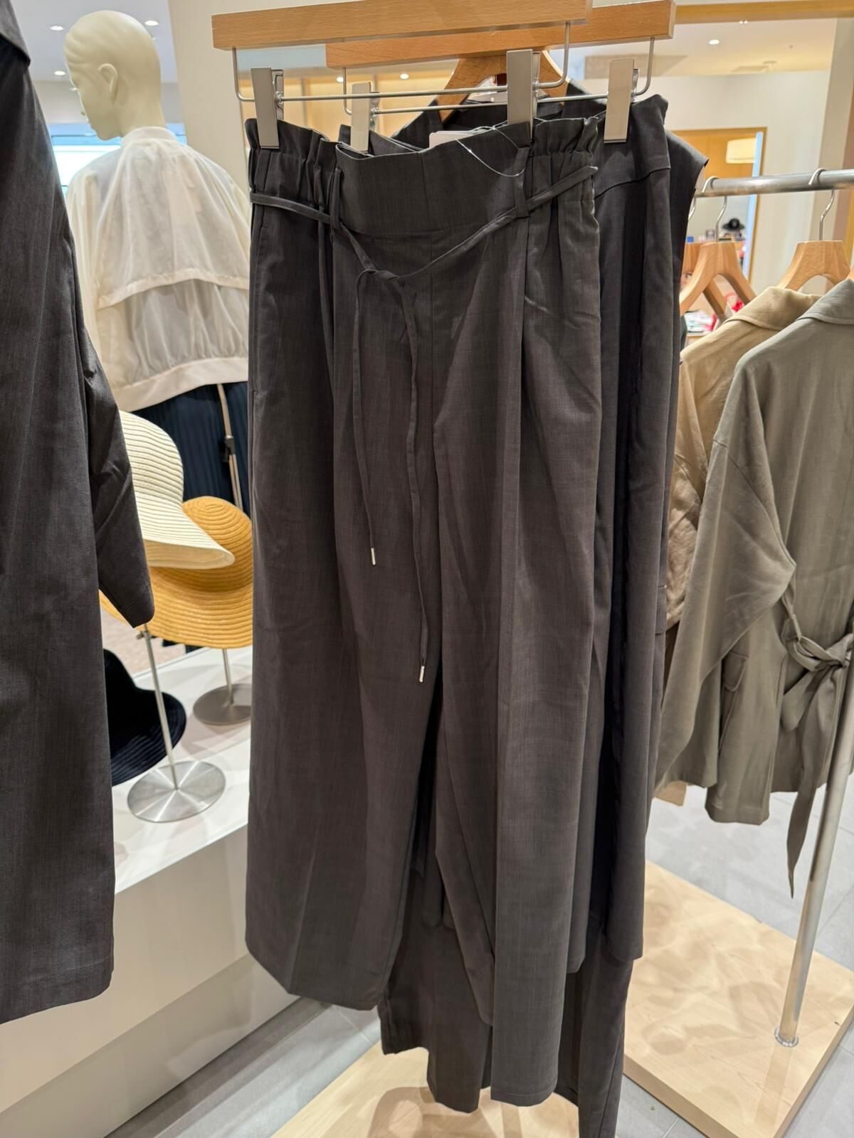 BH11 橡筋褲 腰26-37 hip 46 長40 $499