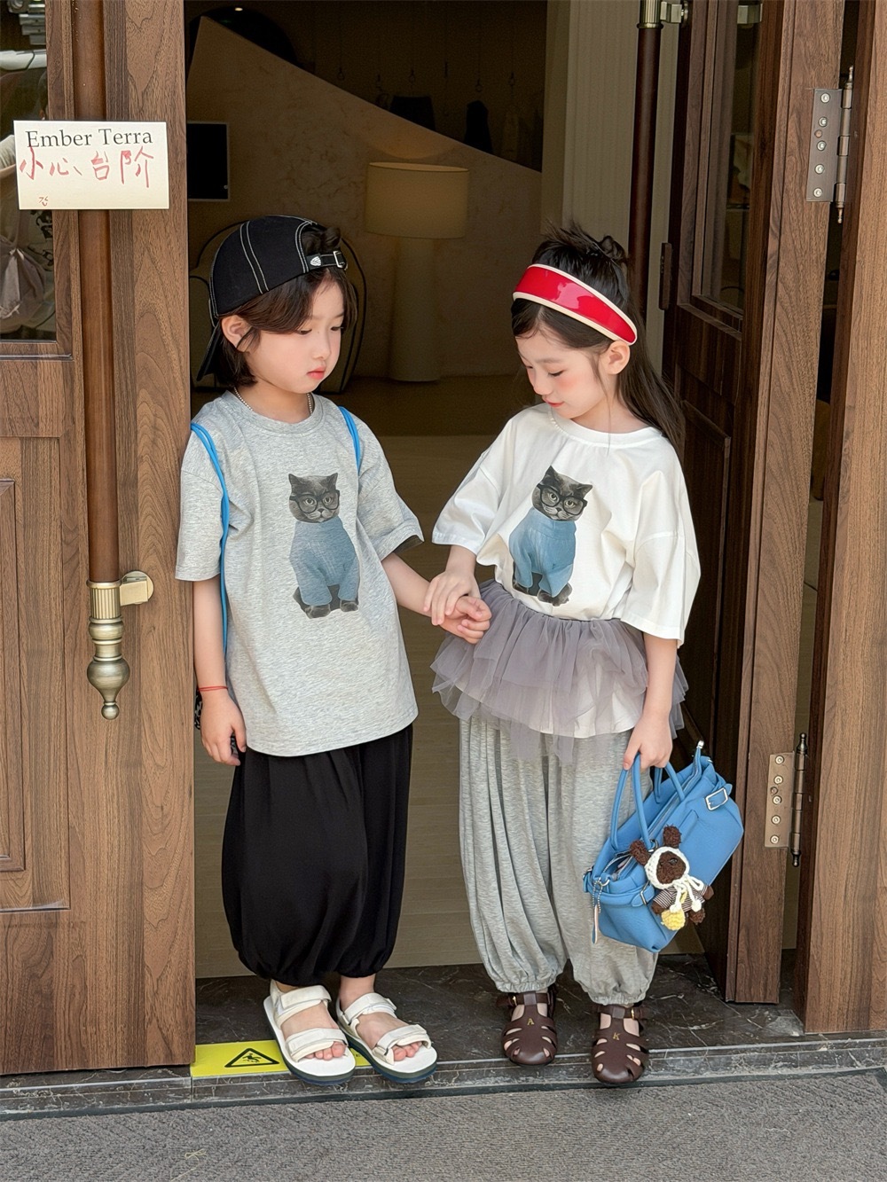 兩色貓咪大學TEE ꒱
