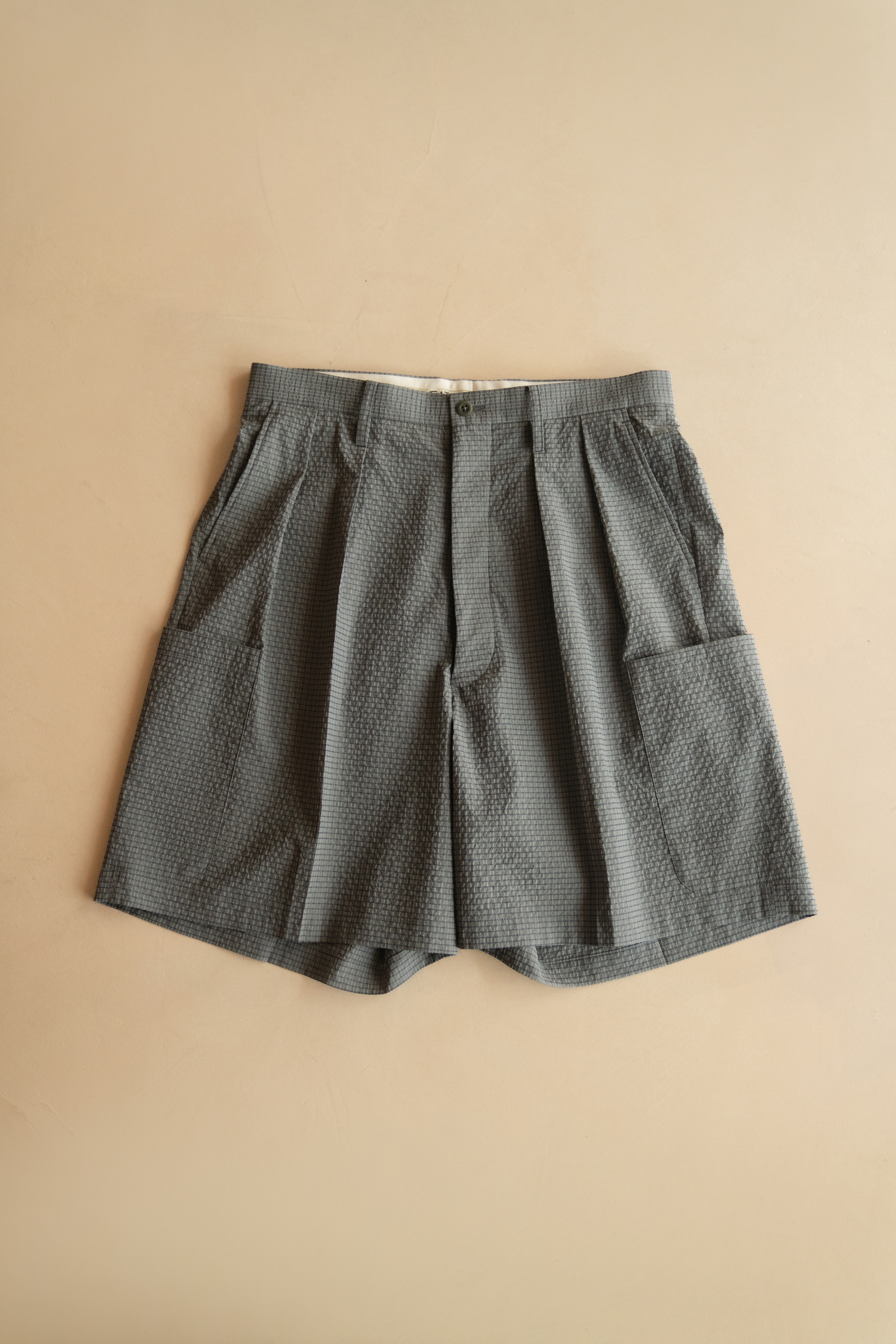 NEAT DOT'S SEERSUCKER CARGO SHORTS