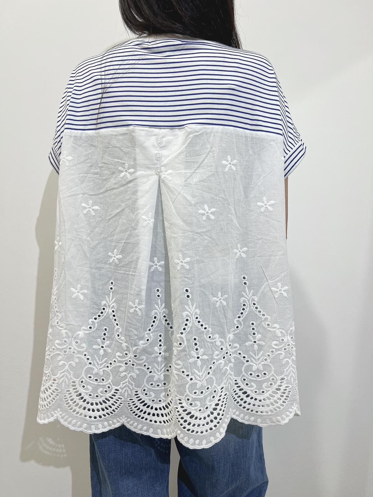 IE 橫間後刺繡通花top