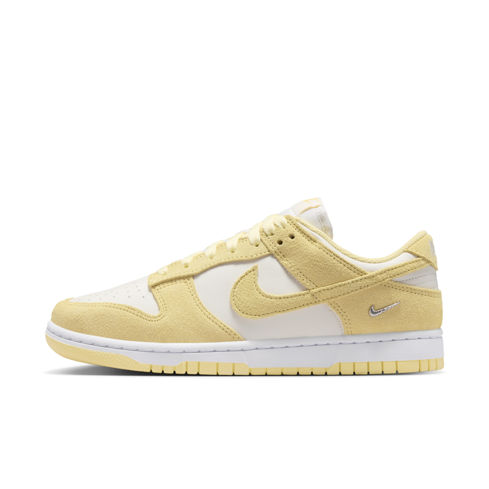 女鞋 NIKE W DUNK LOW 'Soft Yellow' 奶黃白 銀色小勾 麂皮 復古 運動 休閒鞋【IO4244-104】