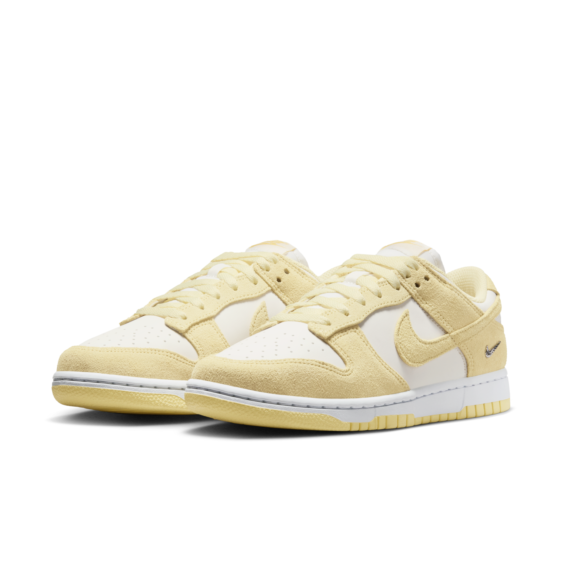 女鞋 NIKE W DUNK LOW 'Soft Yellow' 奶黃白 銀色小勾 麂皮 復古 運動 休閒鞋【IO4244-104】