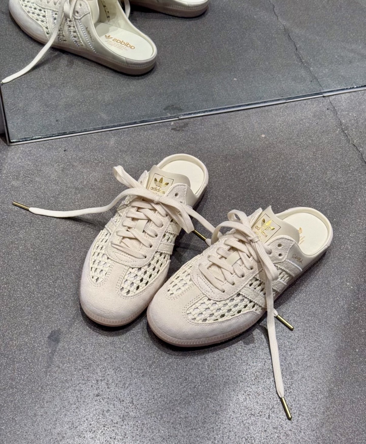 <夏日清新☀️> Adidas Samba奶白簍空編織穆勒拖
