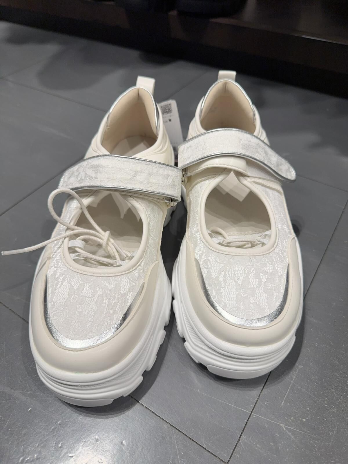 AS20 厚底lace 鞋2寸高 $399 鞋盒+30