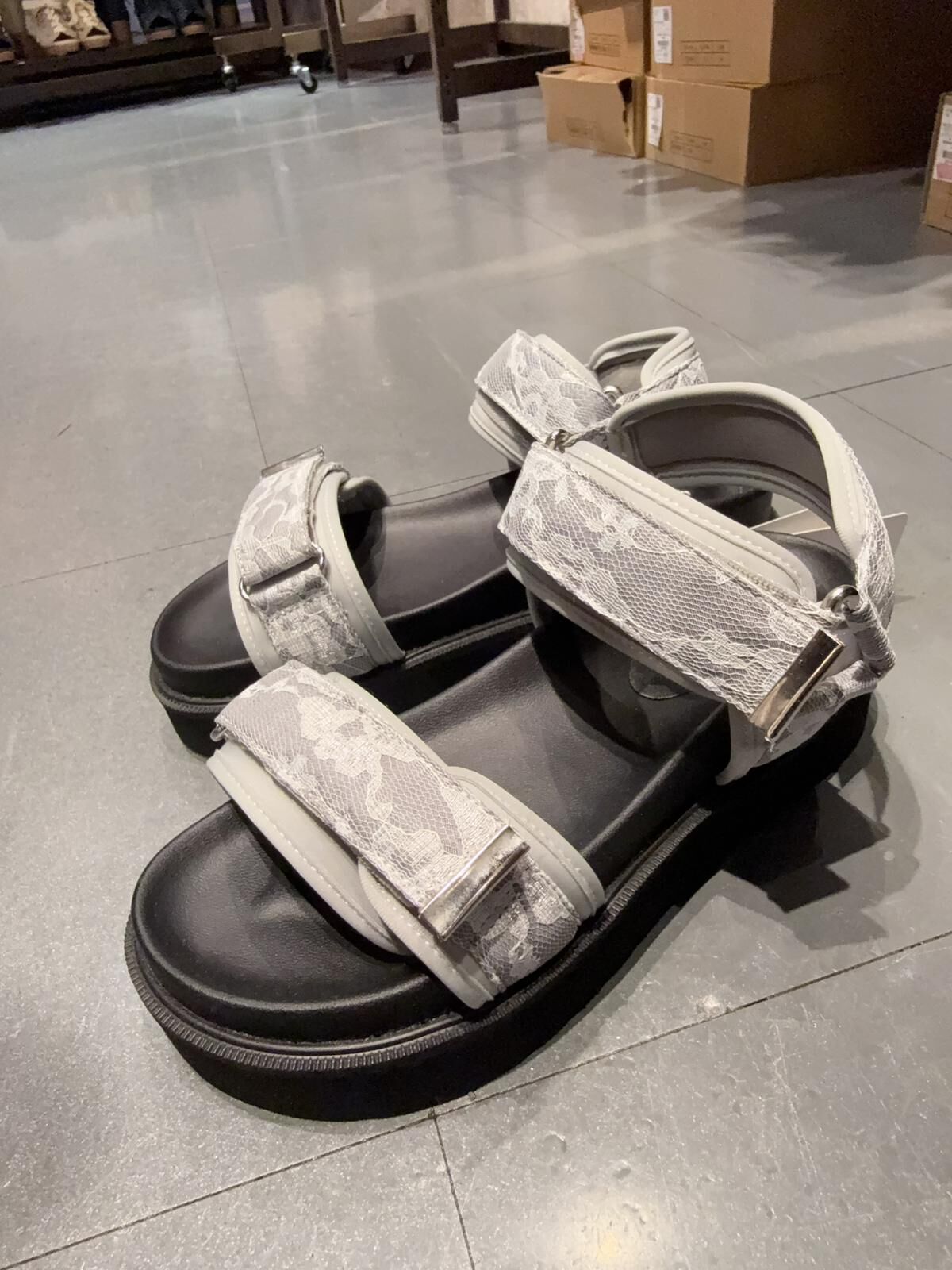 AS22 1寸高 $369 鞋盒+30
