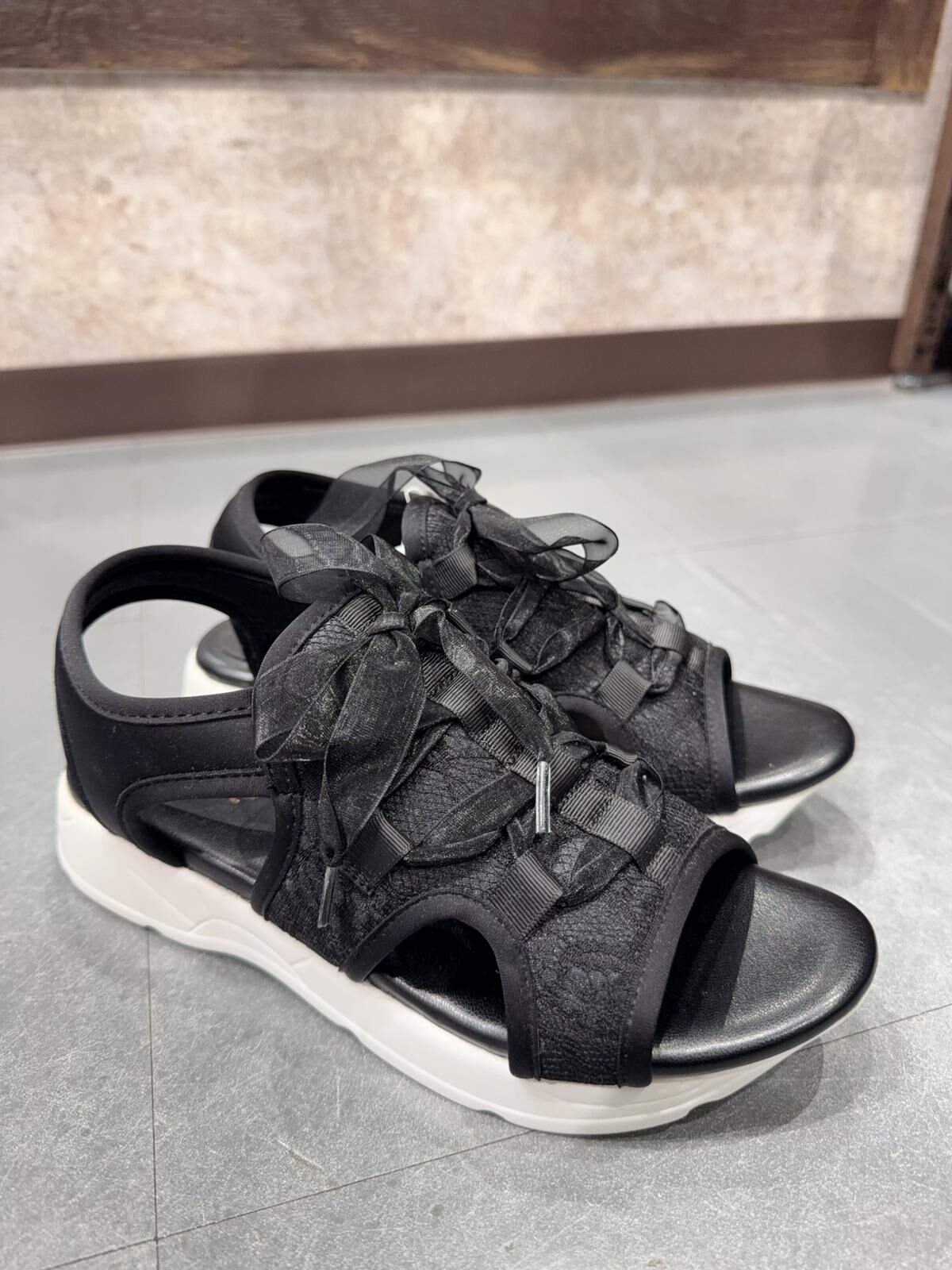AS23 1寸高 $369 鞋盒+30
