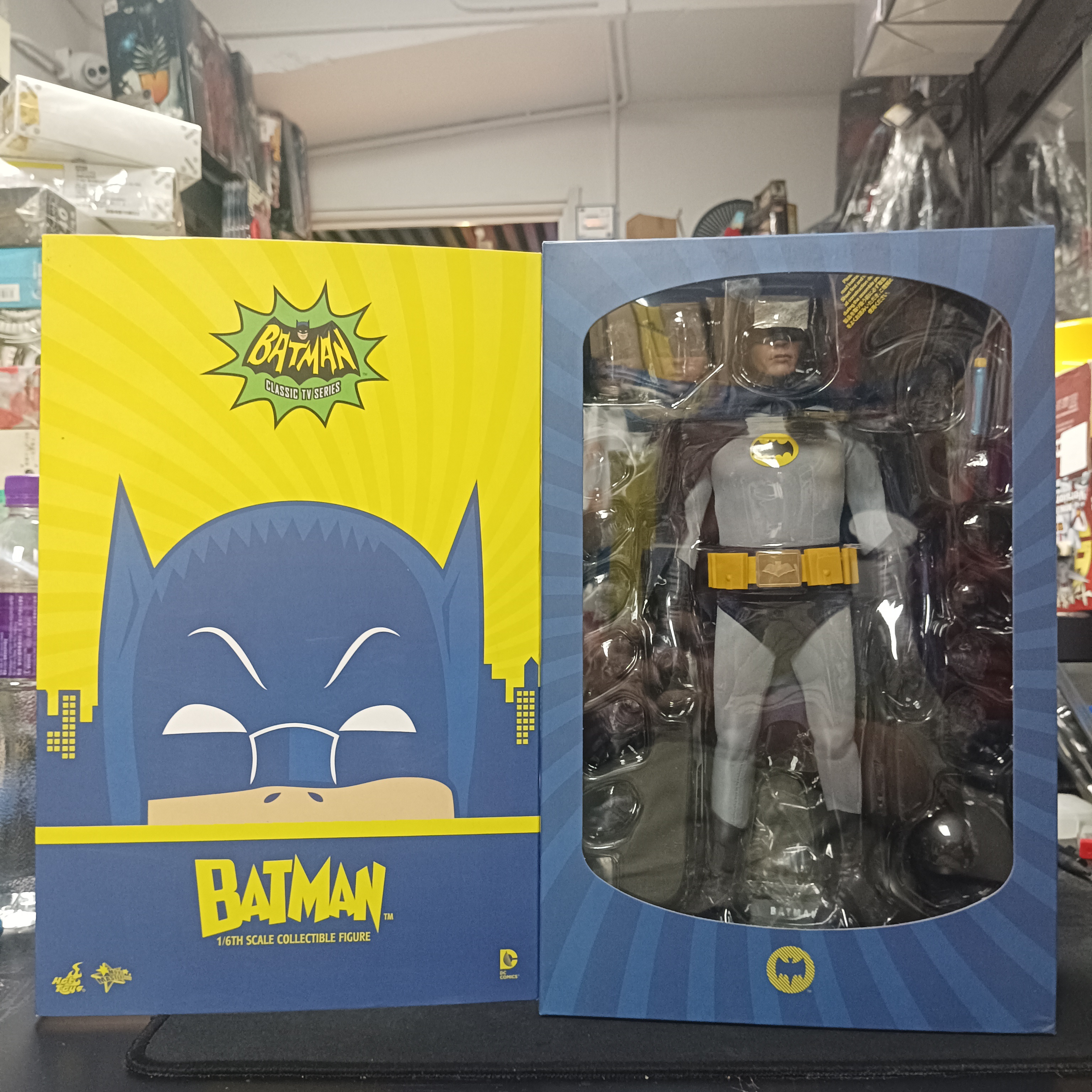 寄賣-其它-Hot Toys MMS218 Batman & Robin 1966 TV Series 1/6 Batman