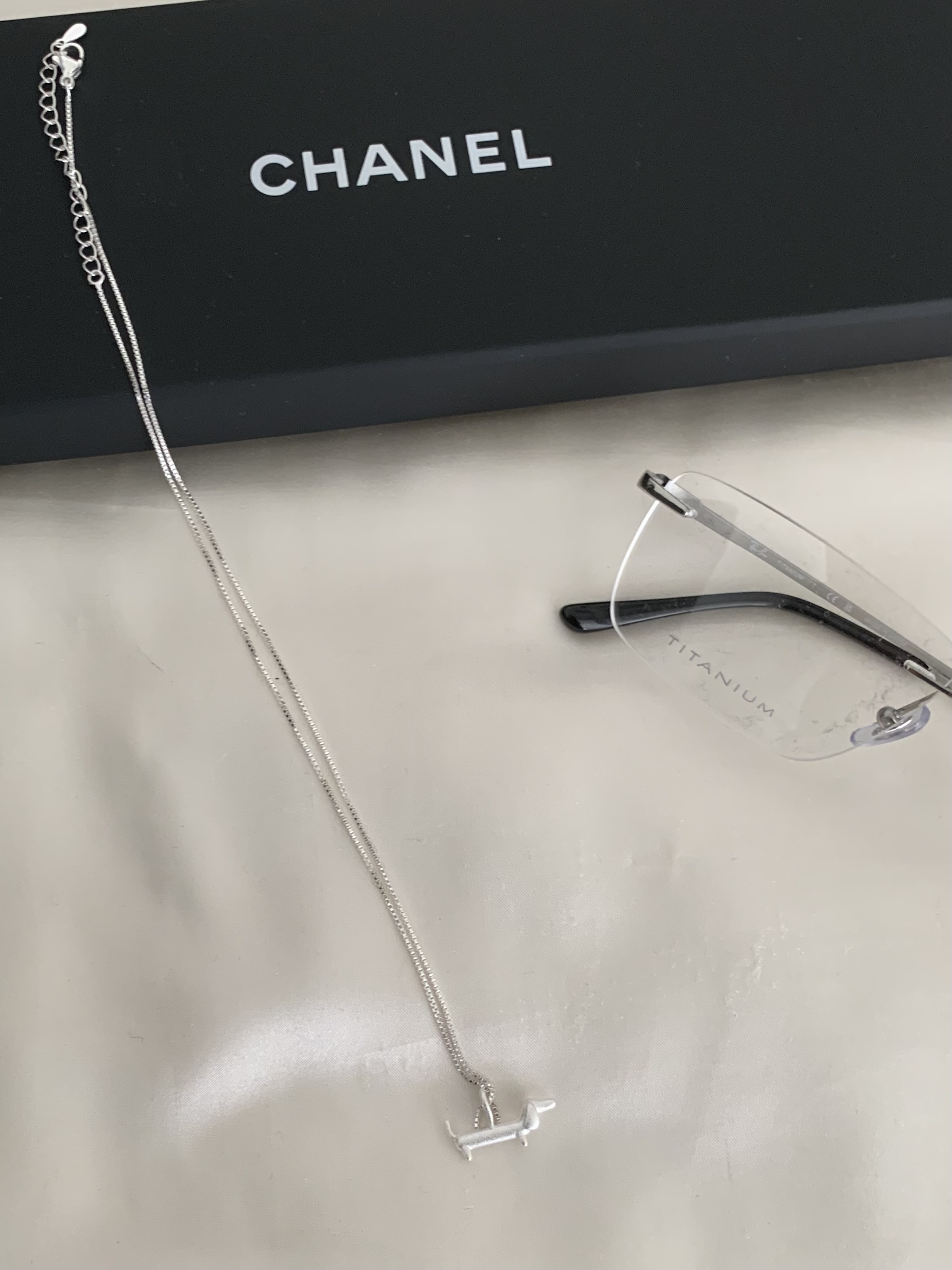 A08 SAUSAGE METAL NECKLACE