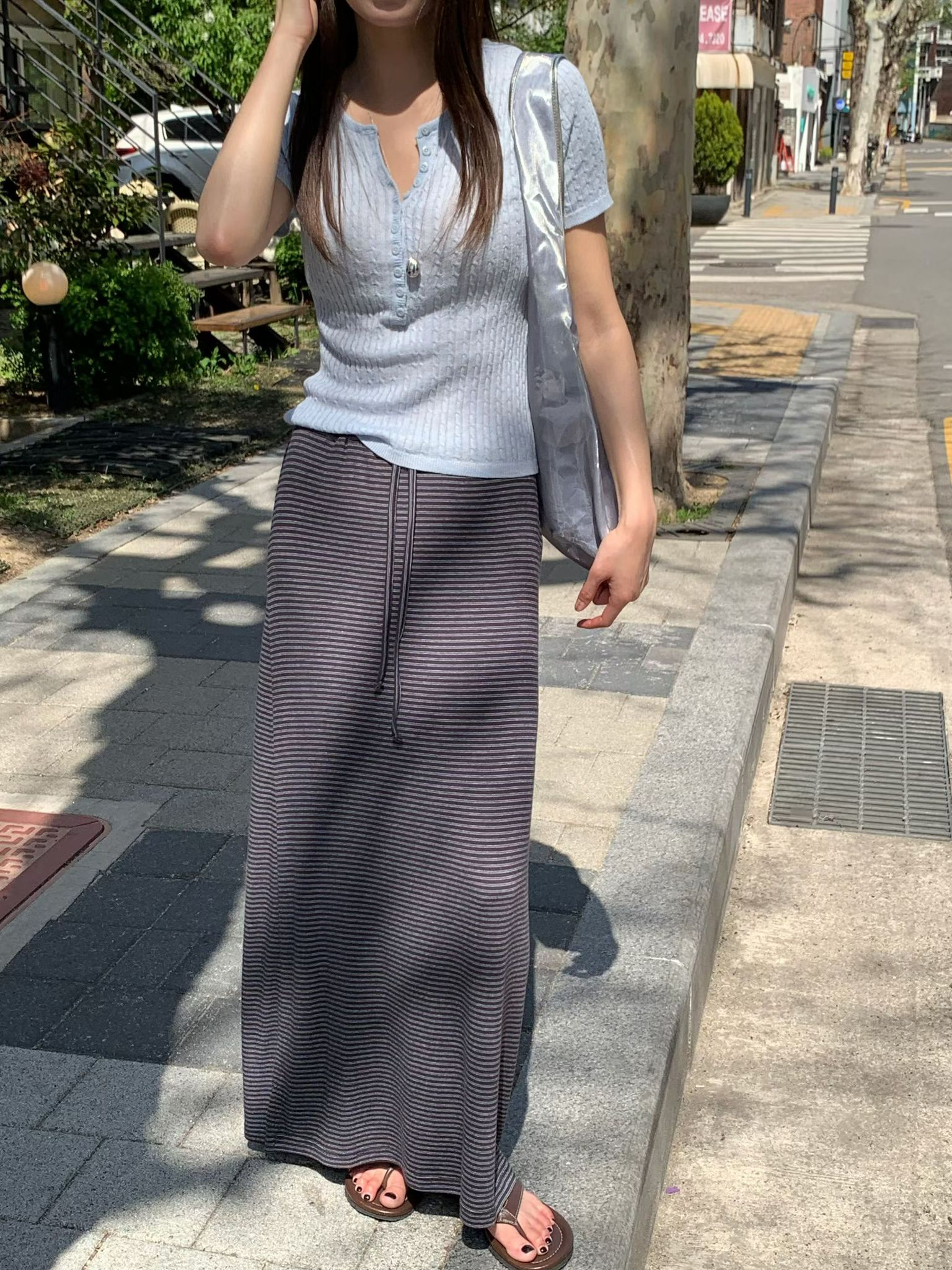 開叉綁繩直筒裙(間條深灰)