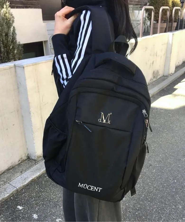 <學生族必備!!>Mucent Mikey Metal Logo 金屬 標誌 後背包 黑色