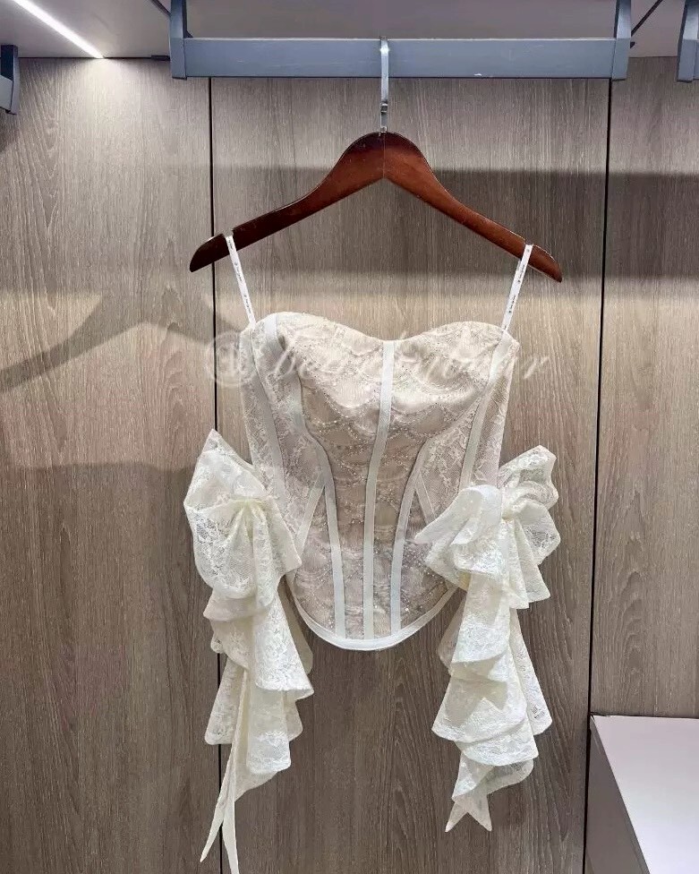 設計師家重工大蝴蝶結蕾絲珠光馬甲+滿版雕花蕾絲蛋糕褲裙