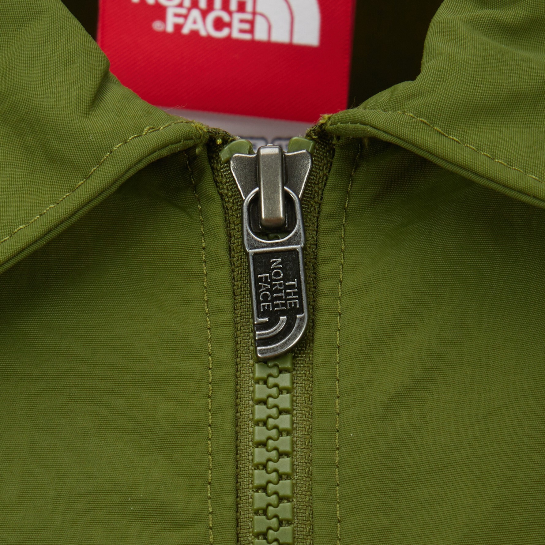 【代購】 THE NORTH FACE M TNF Red Box 尼龍機能長袖襯衫 NJ3BS29B (卡其綠