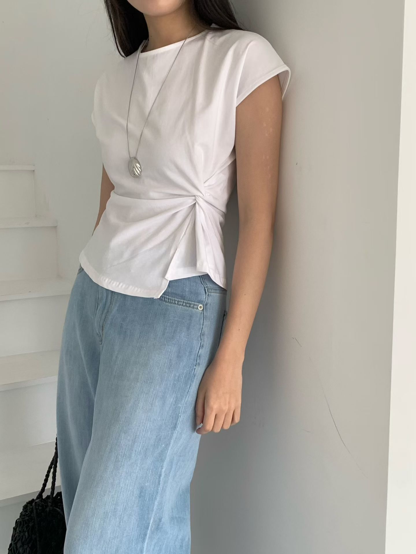 Simple twisted tee