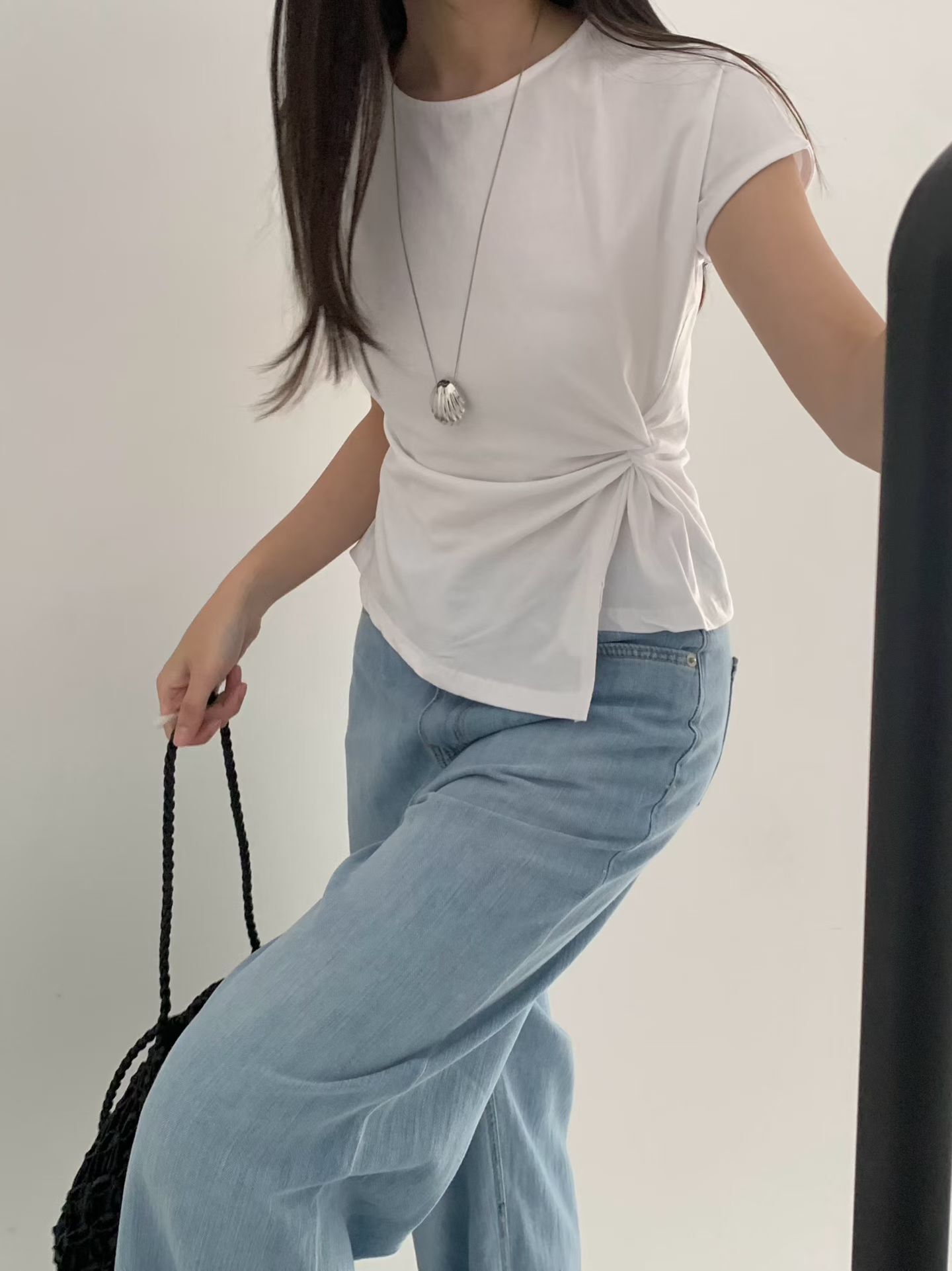 Simple twisted tee
