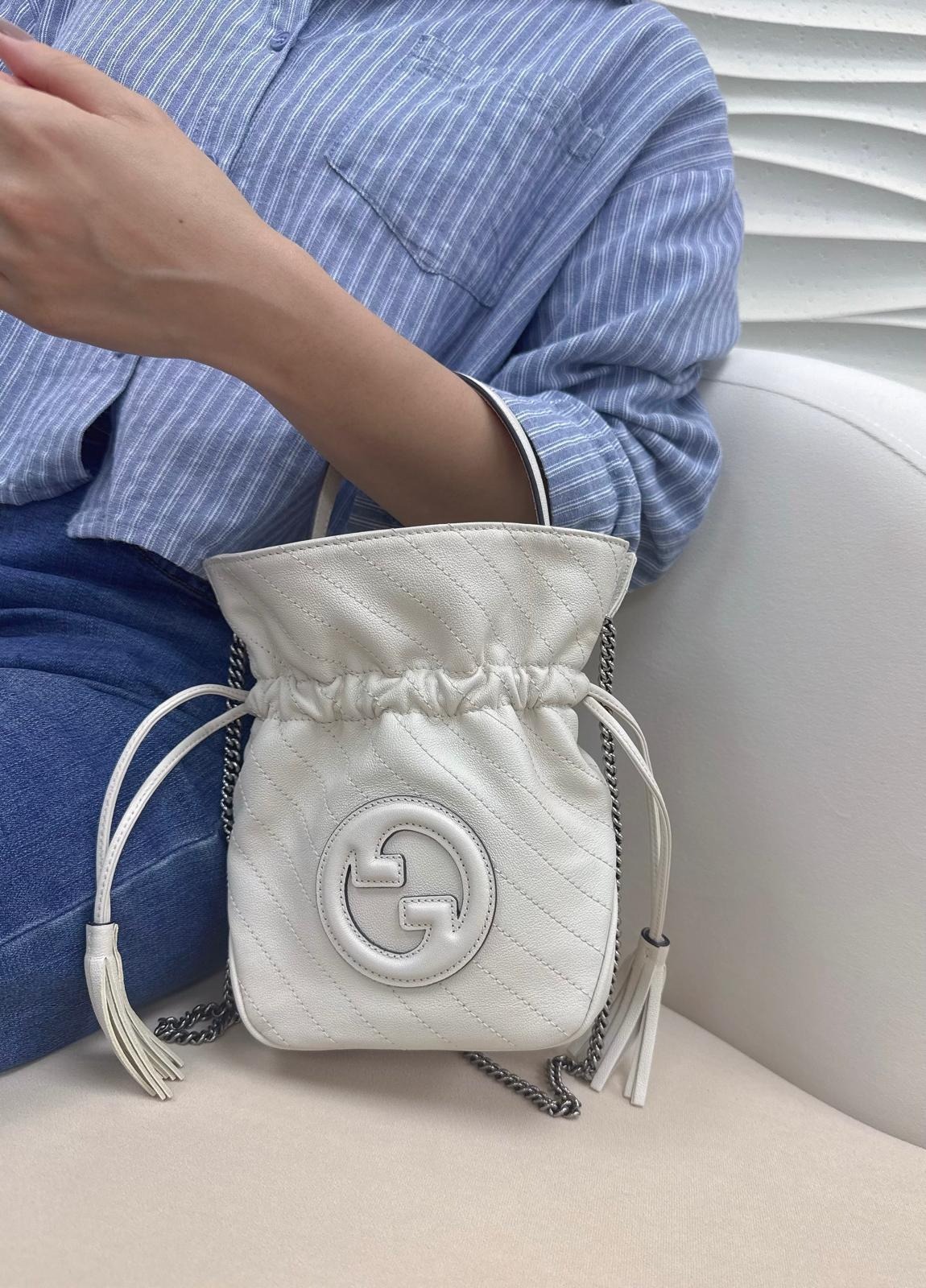 V72 Gucci Blondie Mini Bucket Bag