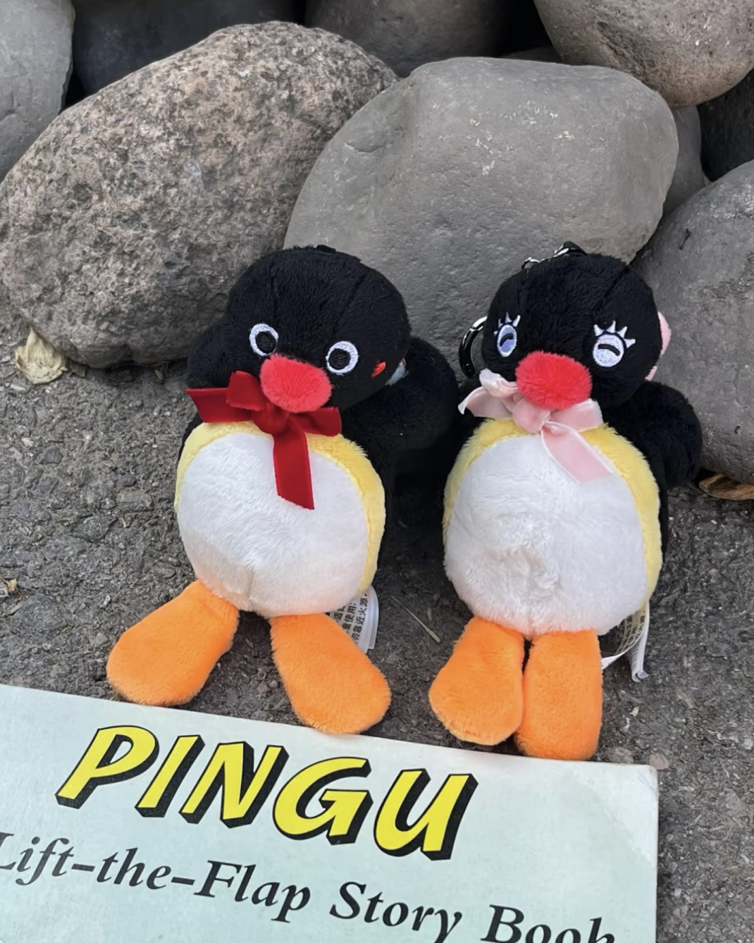 <正版授權>SHANDMOO 山莫 x PINGU 企鵝家族 情侶貼貼 PINGI 兩隻一組 毛絨 磁鐵 吊飾 娃娃
