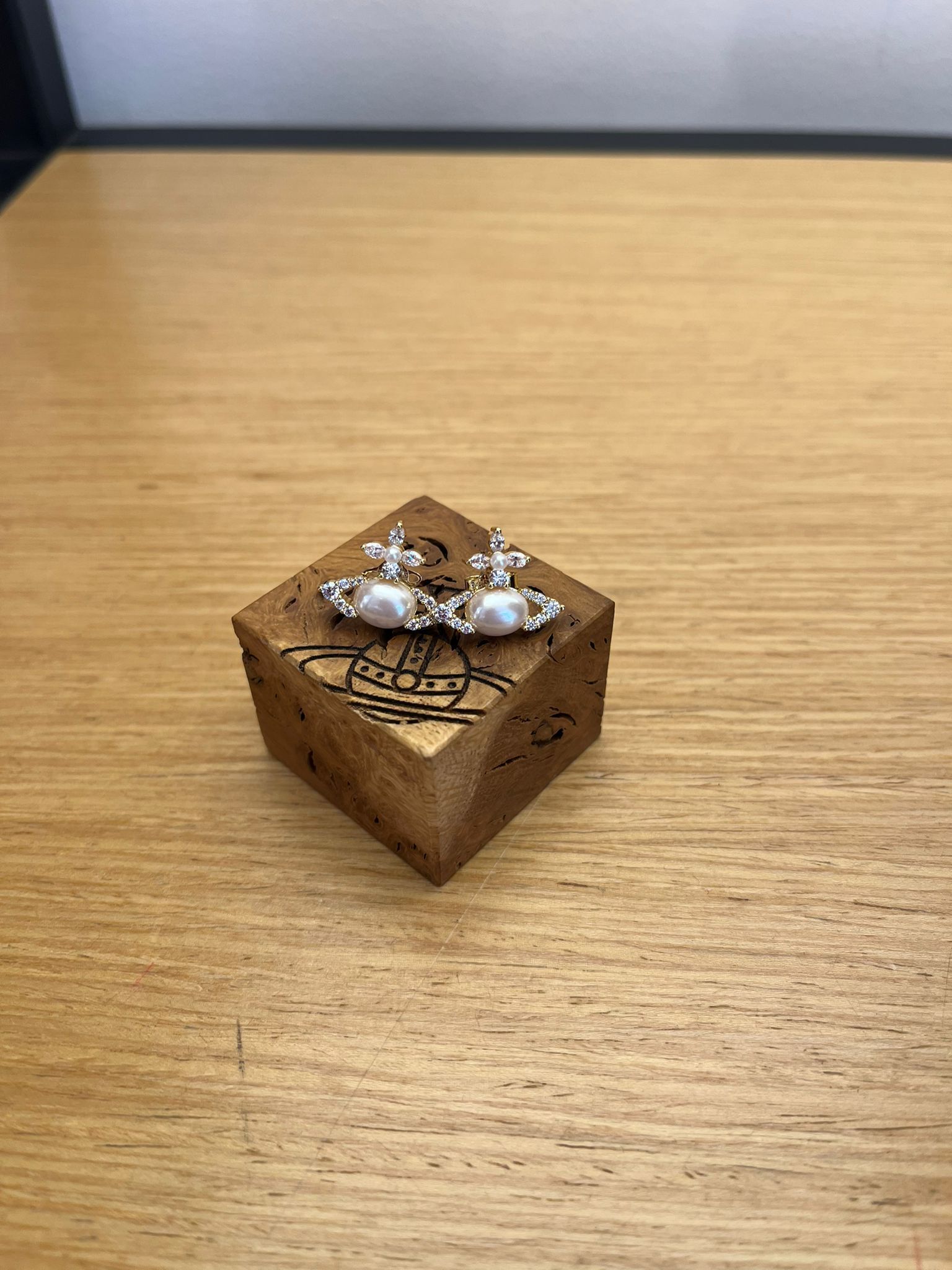 V78-79 Vivienne Westwood Ear Stud