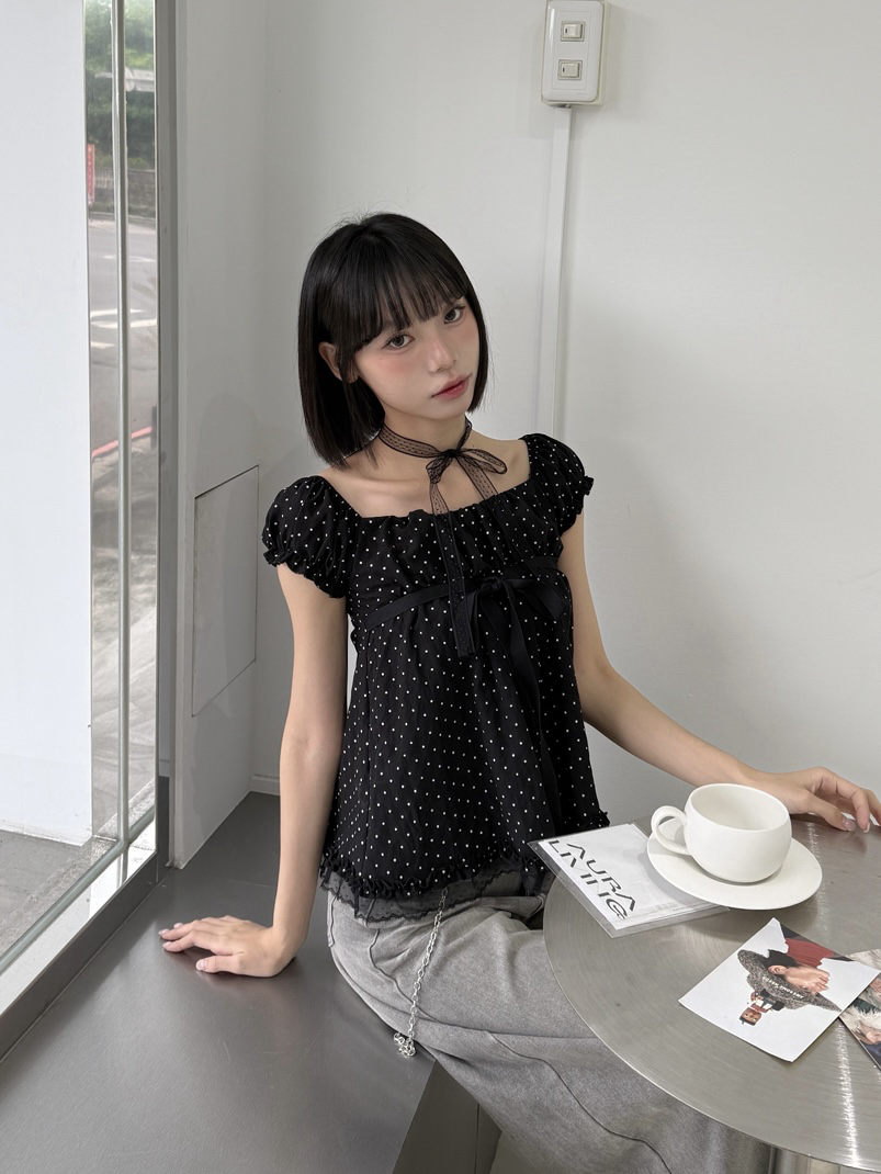 仙女感拿捏🤌蕾絲波點綁帶上衣(2色)