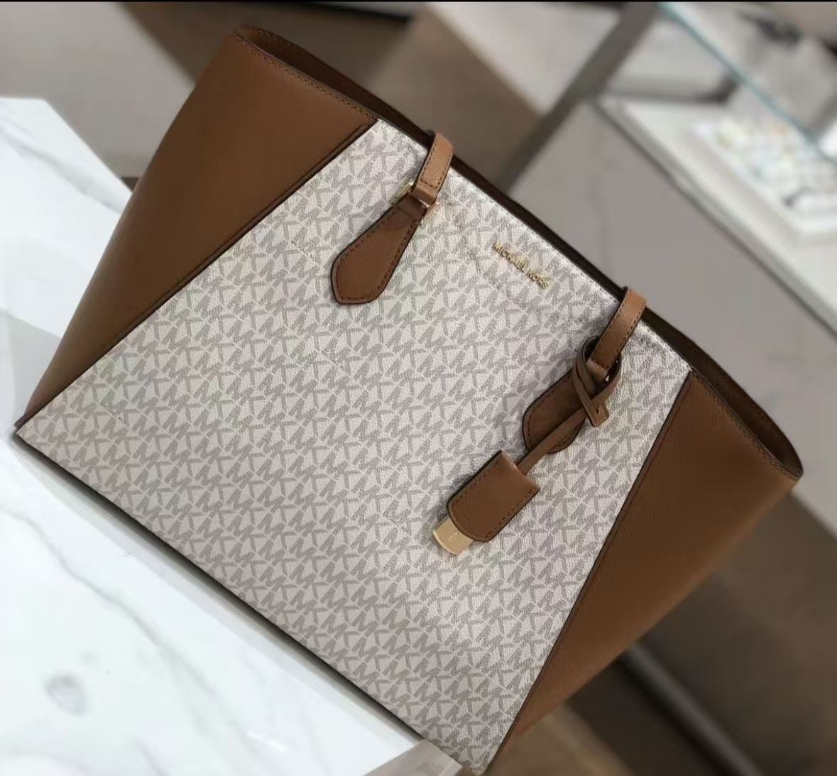 【預購】Michael Kors H051617 大號白色托特包