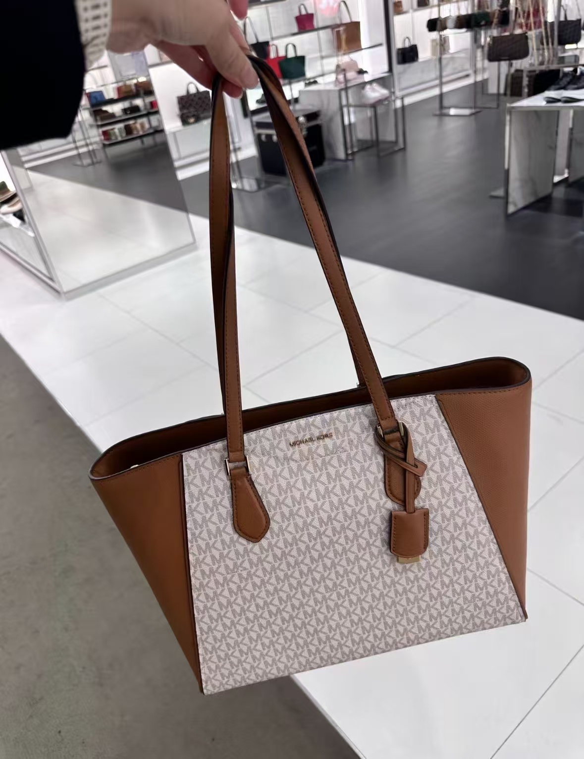 【預購】Michael Kors H051617 大號白色托特包