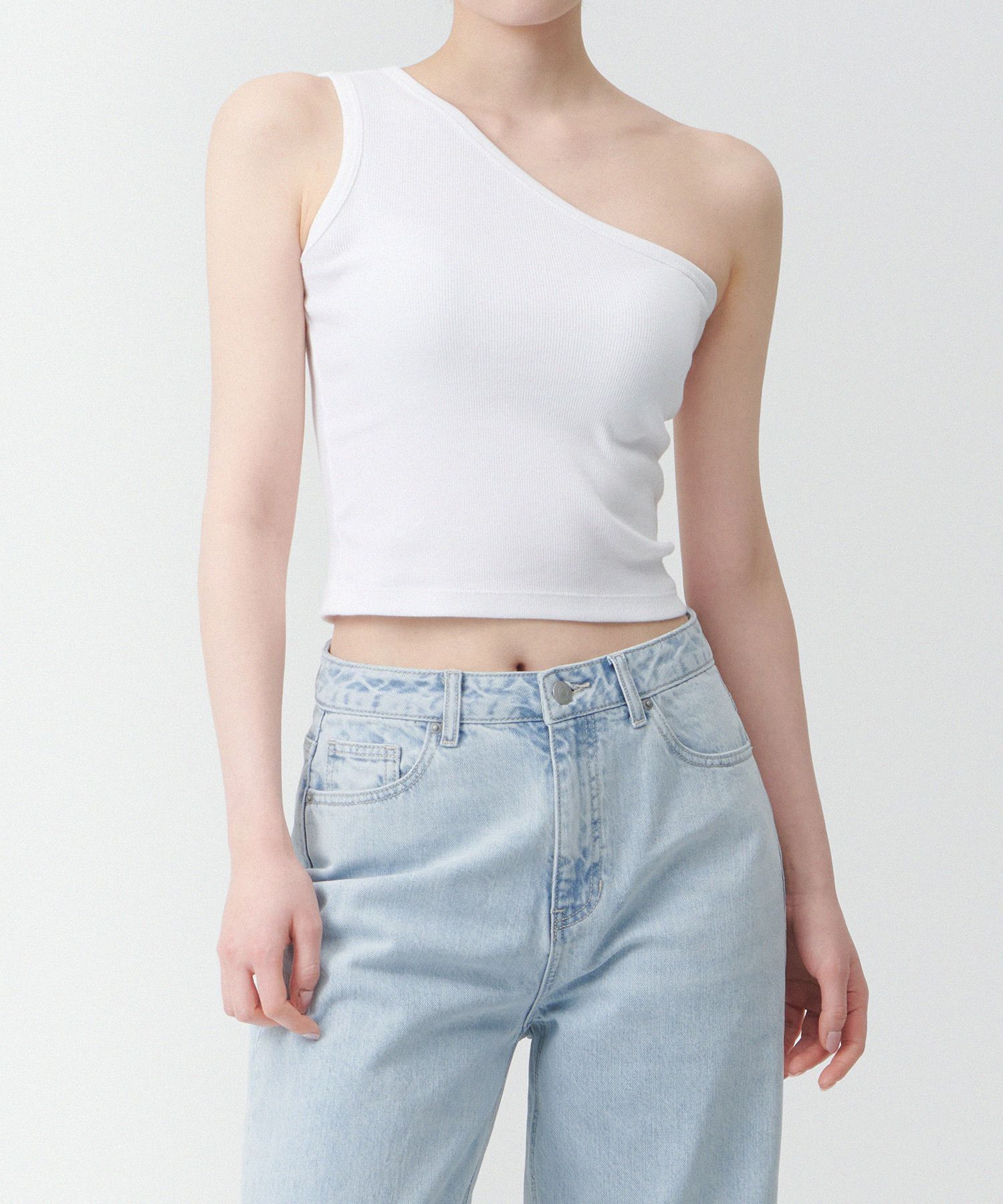MUSINSA STANDARD WOMAN 單肩背心 白色 MWCTE3Z07-WH