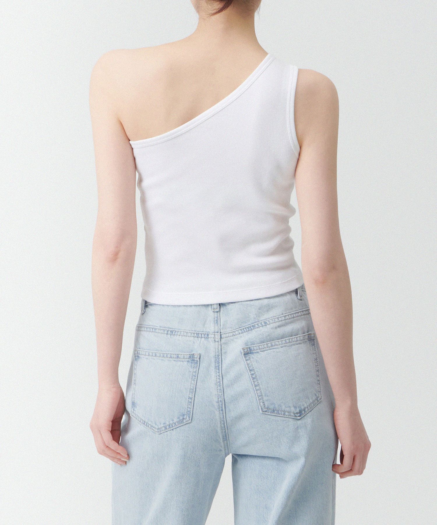 MUSINSA STANDARD WOMAN 單肩背心 白色 MWCTE3Z07-WH