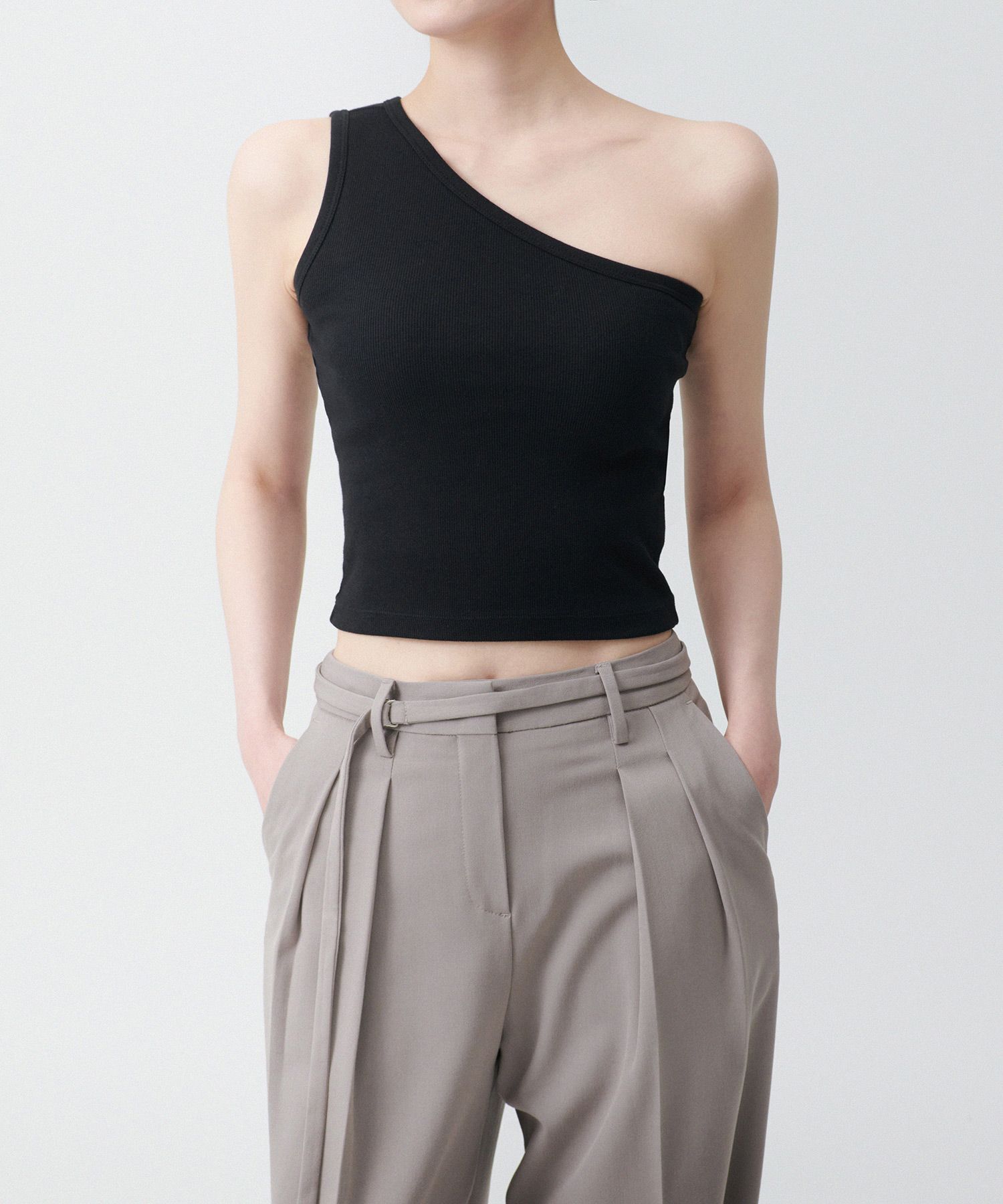 MUSINSA STANDARD WOMAN 單肩背心 MWCTE3Z07-BK