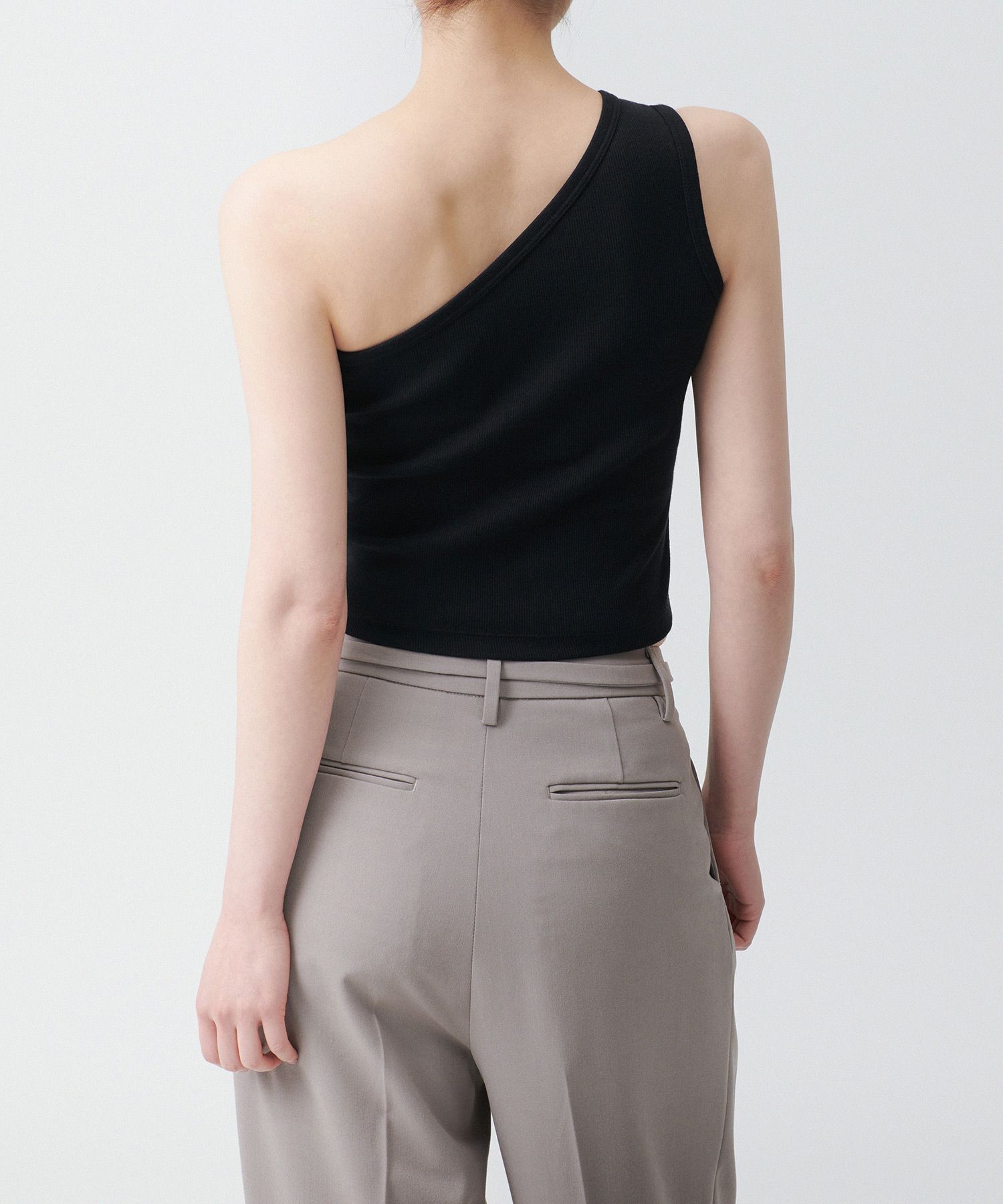 MUSINSA STANDARD WOMAN 單肩背心 MWCTE3Z07-BK