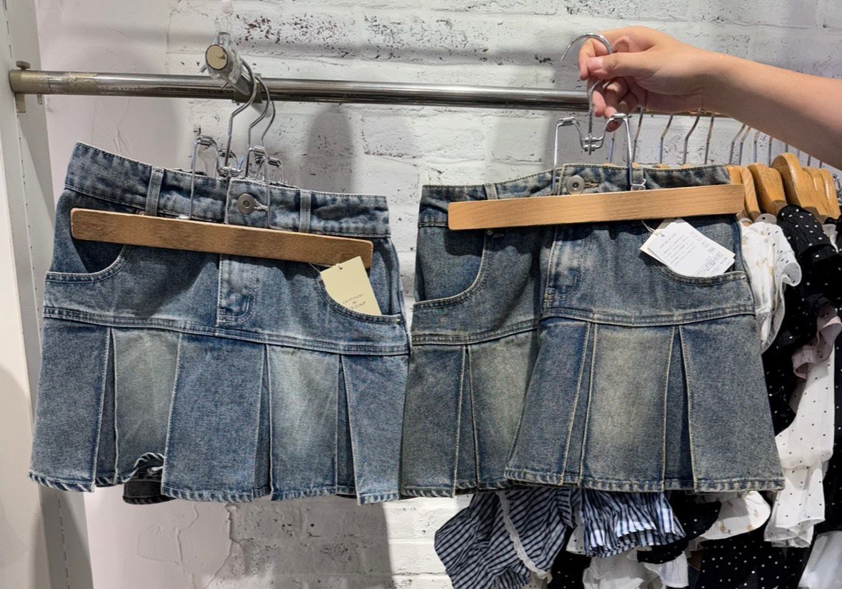 NC35  牛仔裙 腰26 -31 長13 hip44 $349