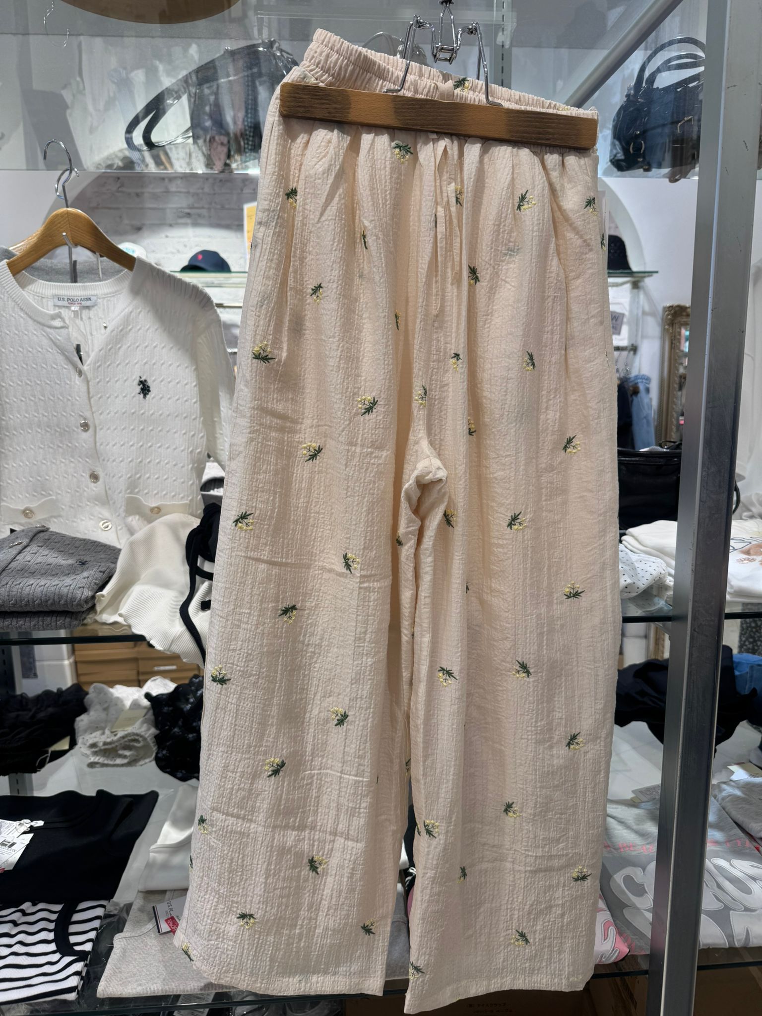 NC53  碎花褲 腰24-36 hip52 長36 $299