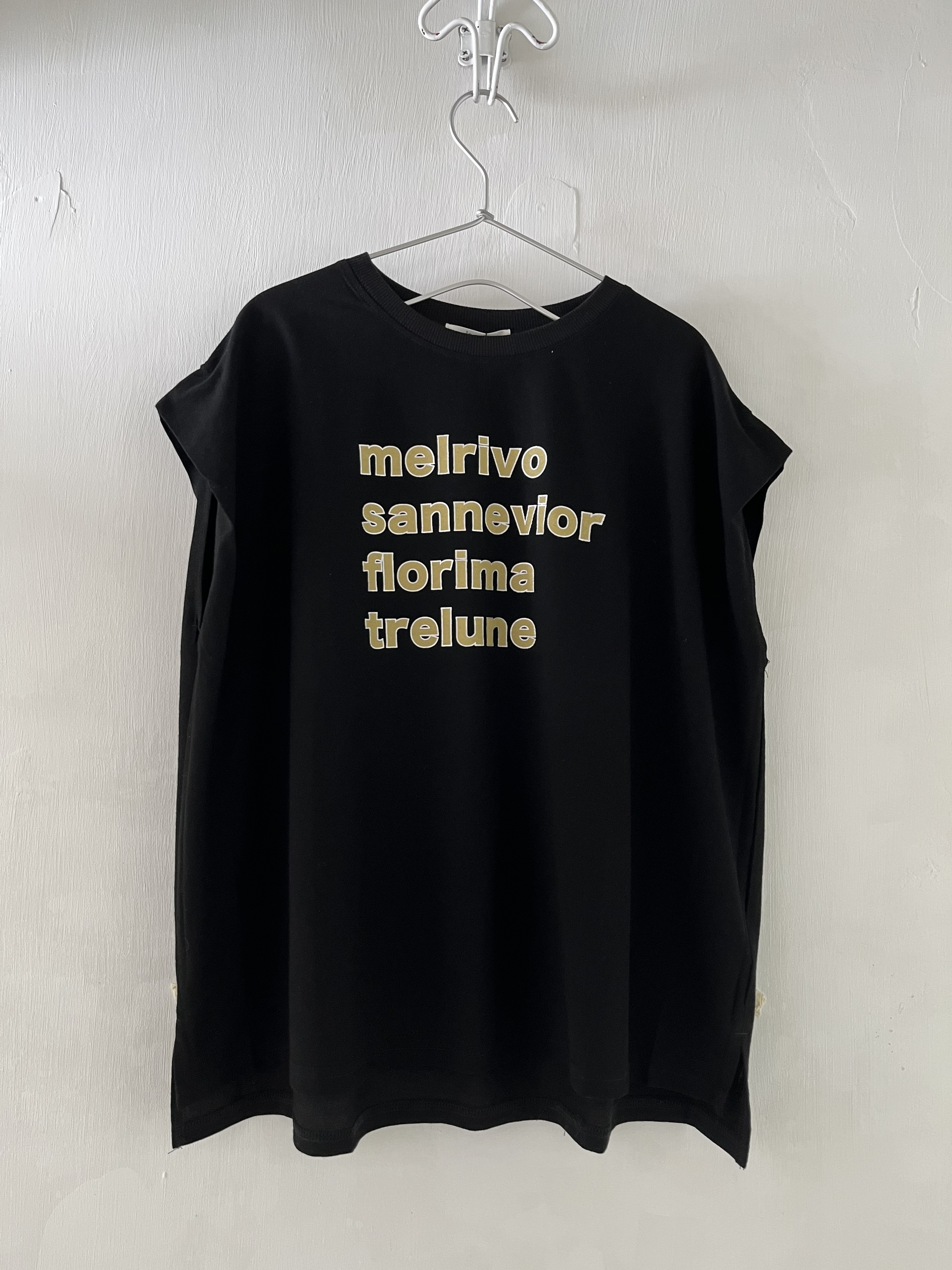 Ie colis黑色圓領tee