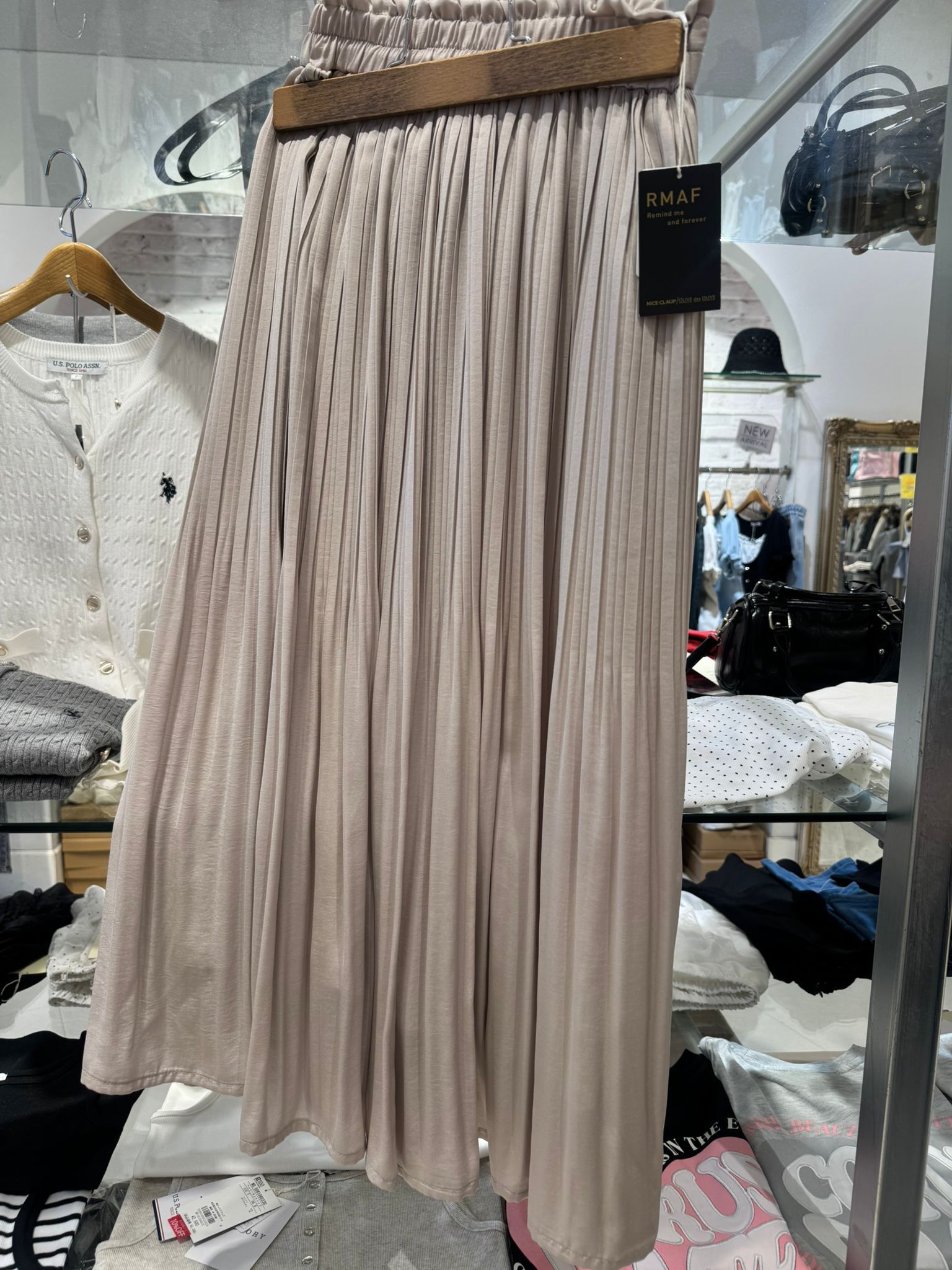 NC57 腰24-38  hip56 長33 $299