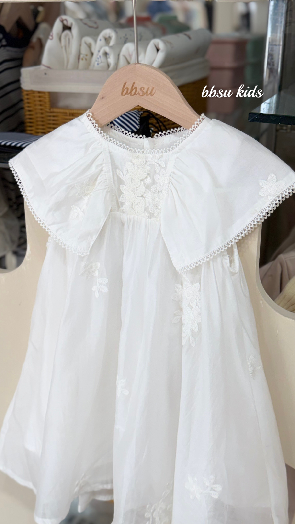 造型披肩刺繡花洋裝
