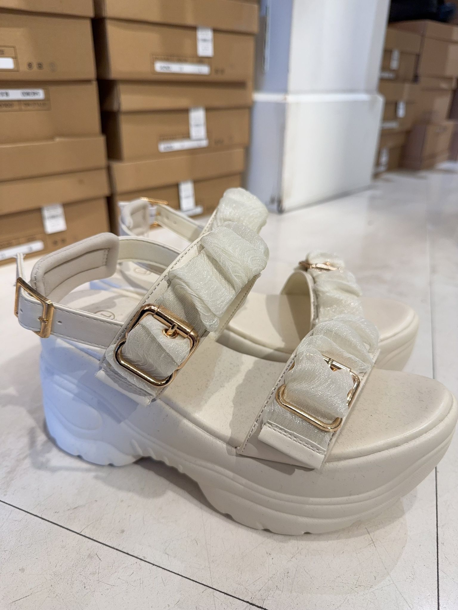 NC58 前高兩吋 後高三吋  $399 鞋盒+30