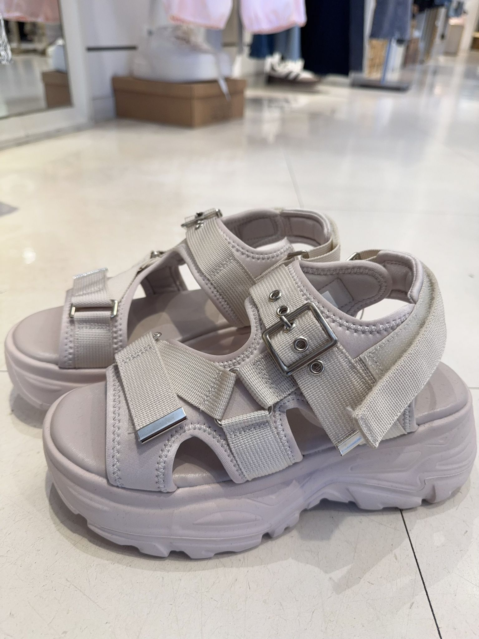 NC61  2寸高 $399 鞋盒+30
