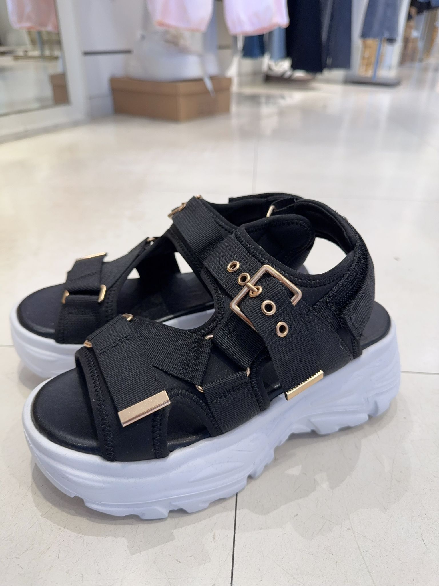 NC61  2寸高 $399 鞋盒+30