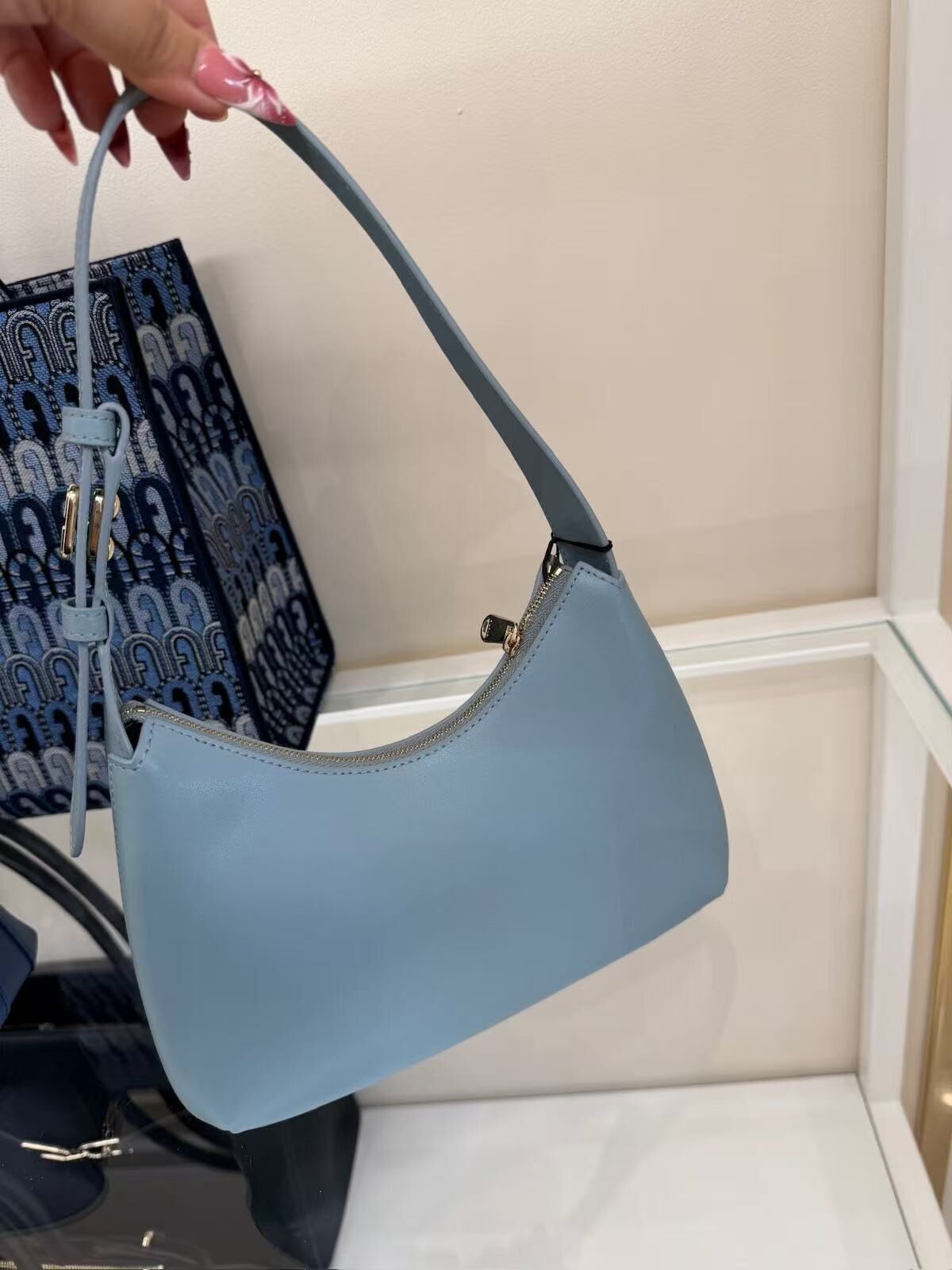 【預購】 Furla  H051636 Febe淺藍色腋下包