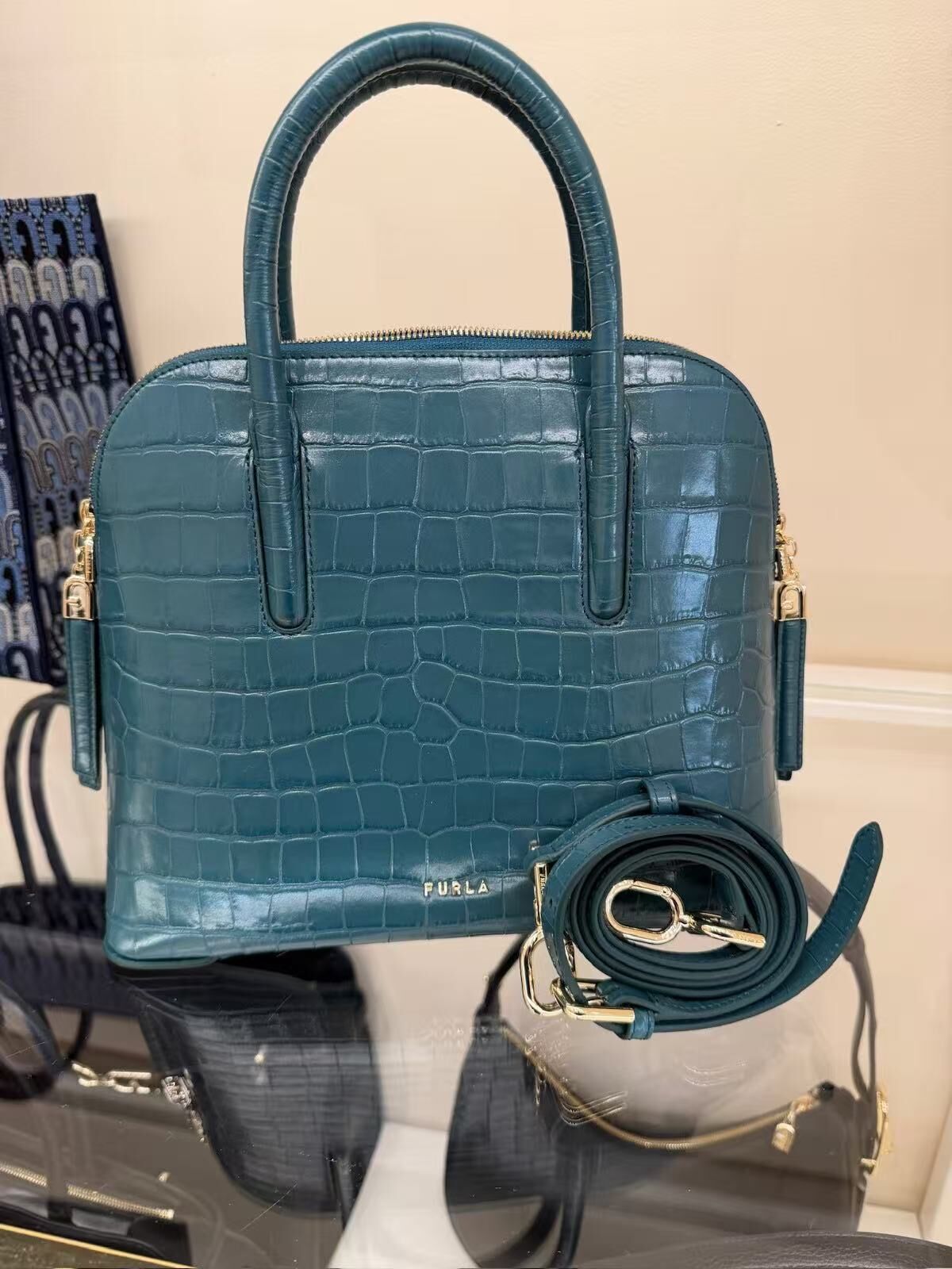 【預購】 Furla  H051650 Atmosfera 青色鱷魚紋壓紋圓頂包