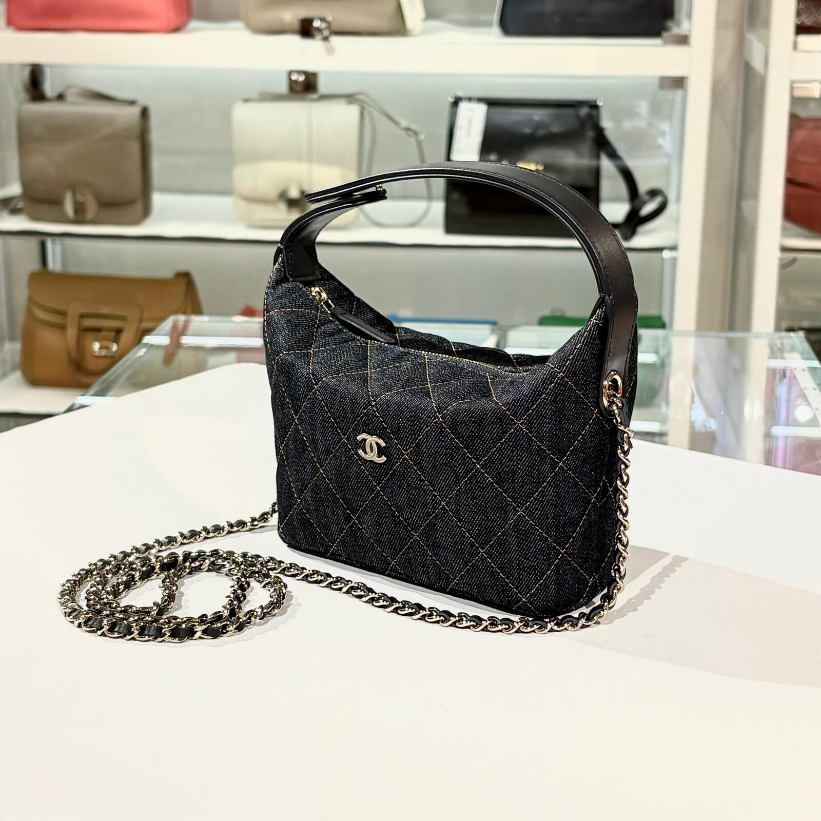 全新CHANEL 26P AP4386 Puse With Chain Dark Blue 牛仔布淡金扣@晶片款 #BRAND NEW #香榭站正品