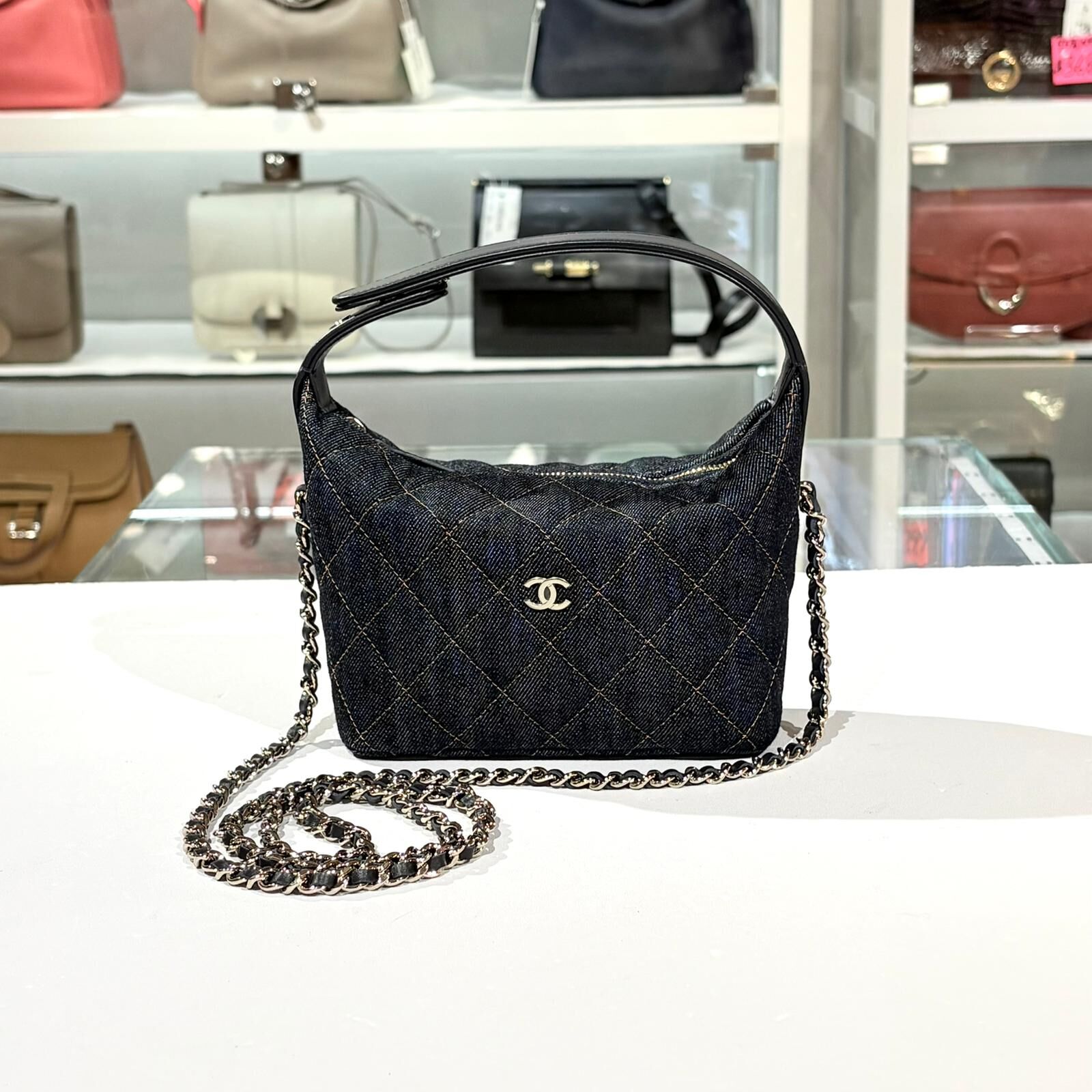全新CHANEL 26P AP4386 Puse With Chain Dark Blue 牛仔布淡金扣@晶片款 #BRAND NEW #香榭站正品