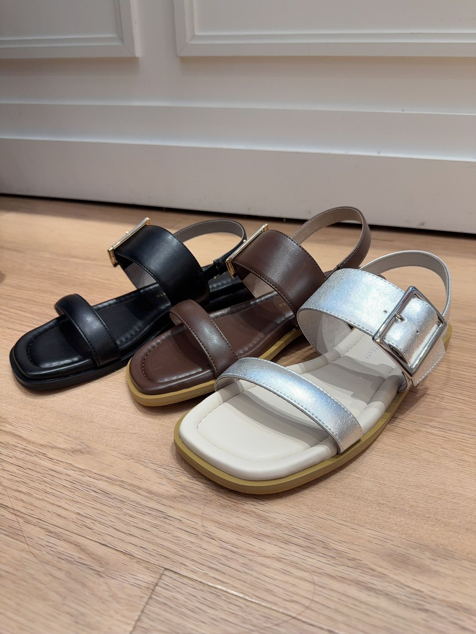 OL21 平底 $339 鞋盒+30