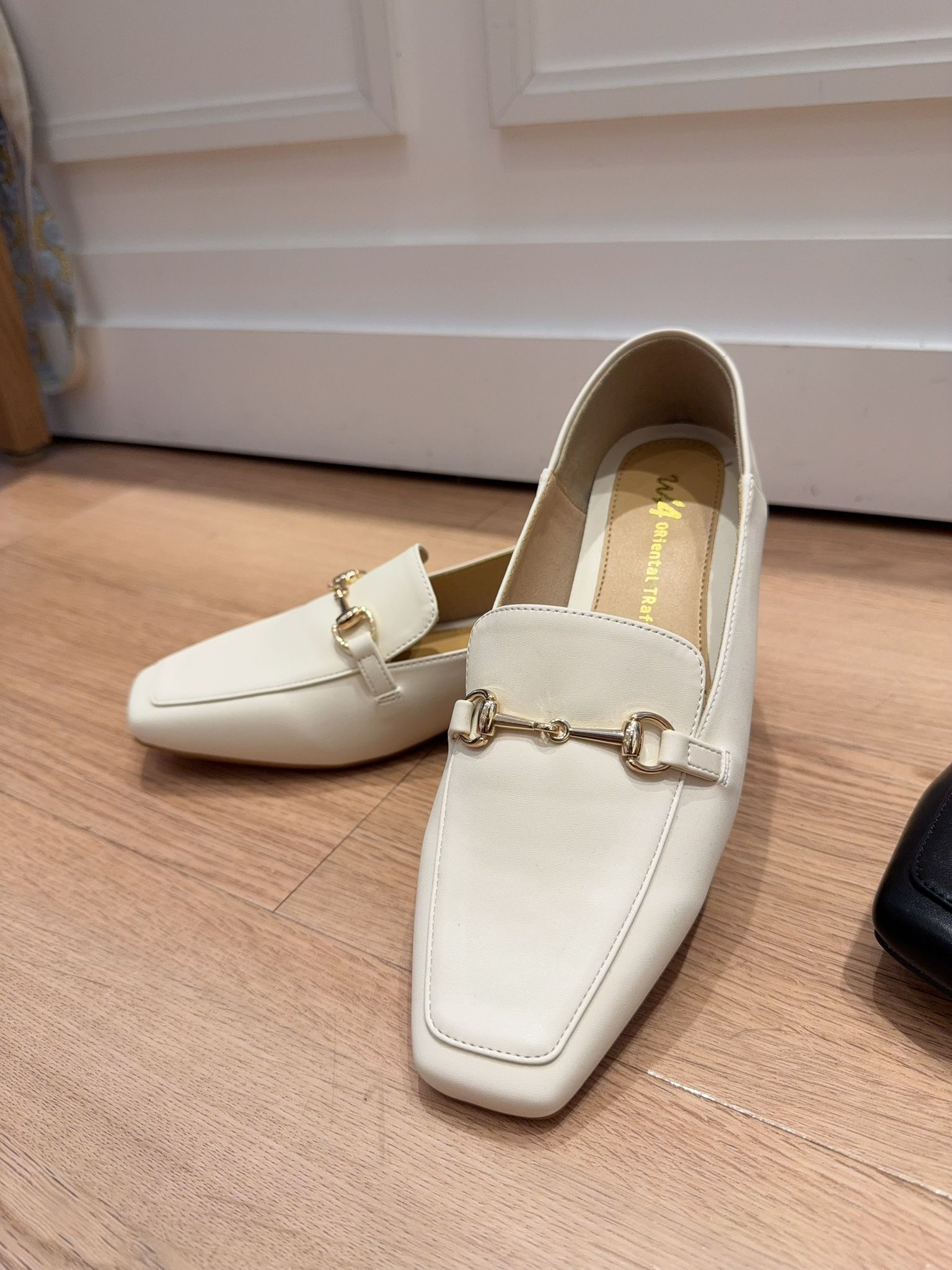 OL22 平底 $339 鞋盒+30