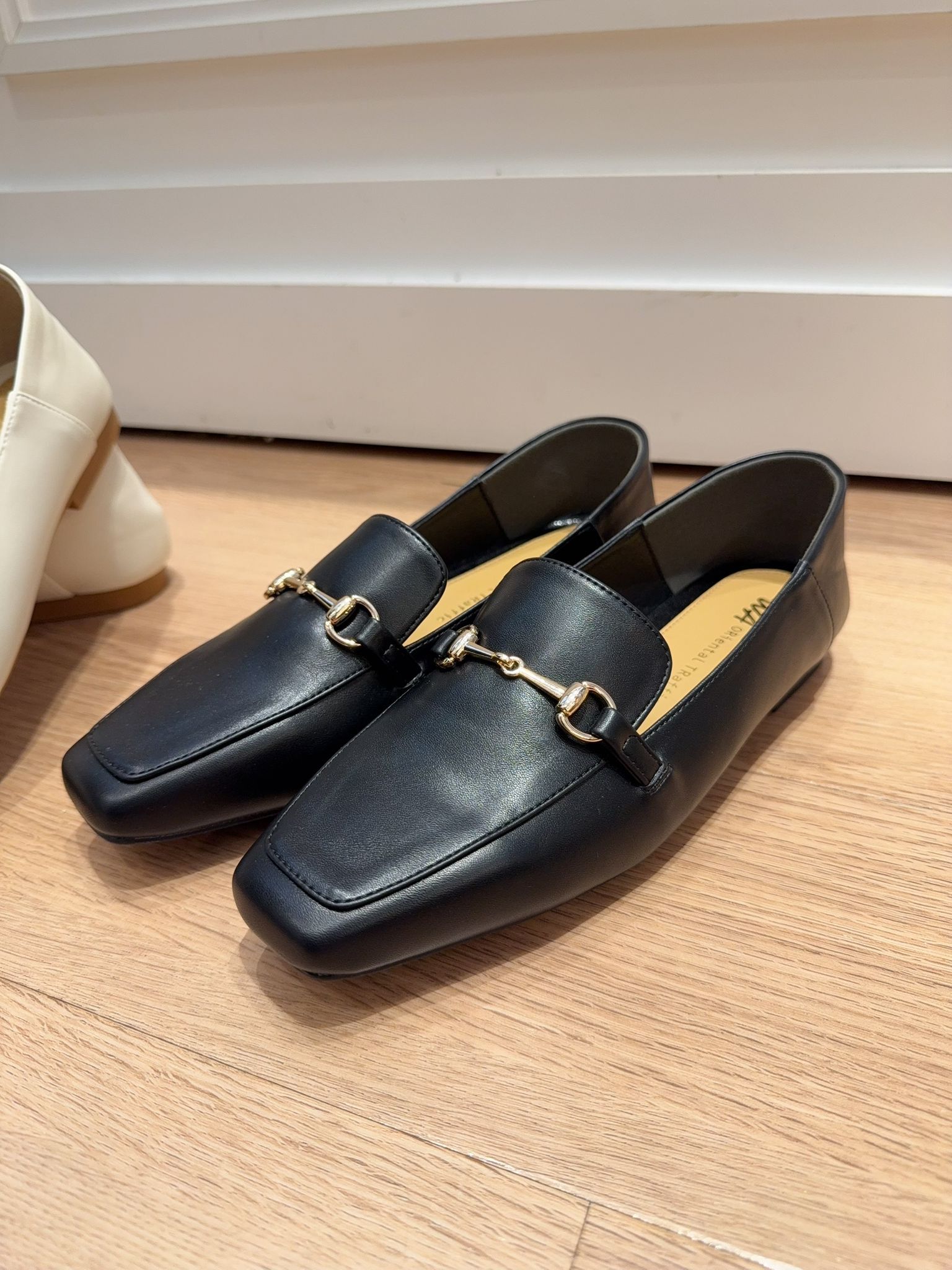 OL22 平底 $339 鞋盒+30