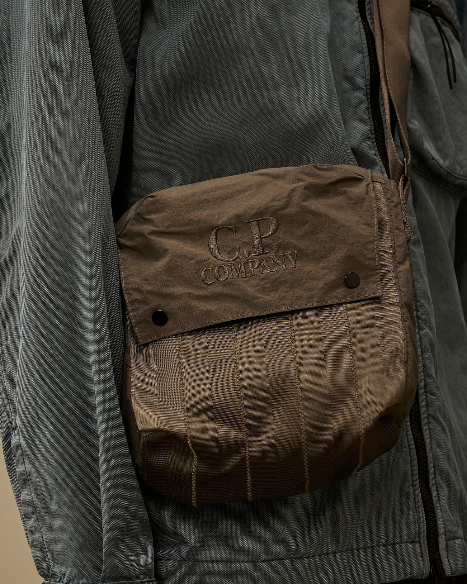 【代購】CP COMPANY Paper Touch 拼接斜背包 機能 Shoulder Bag