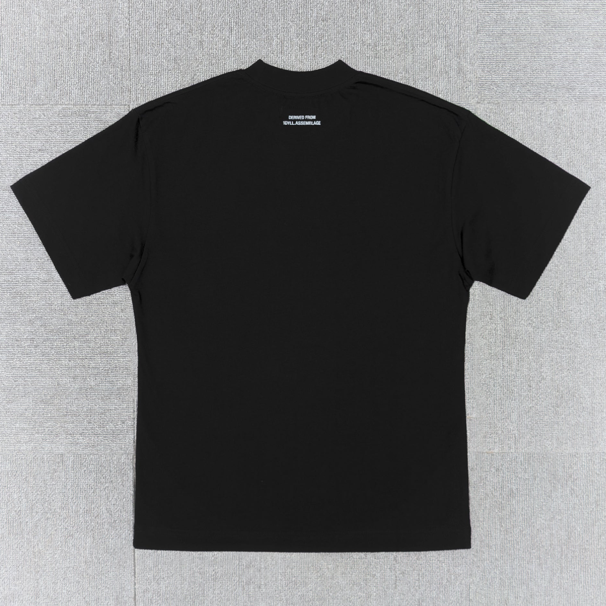 1dyll.assemblag 1ds Cursive Logo Slim Tee