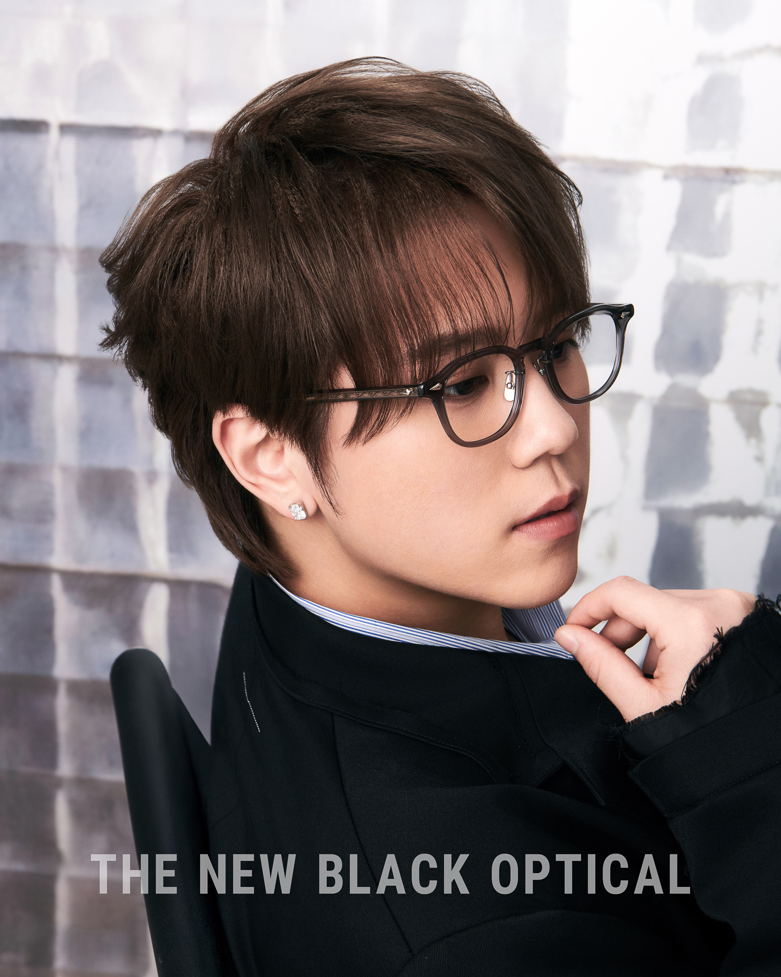 姜濤親身配戴 The New Black Optical x 木下裕基作 NB00 Clear Grey 透明灰手造眼鏡宣傳照