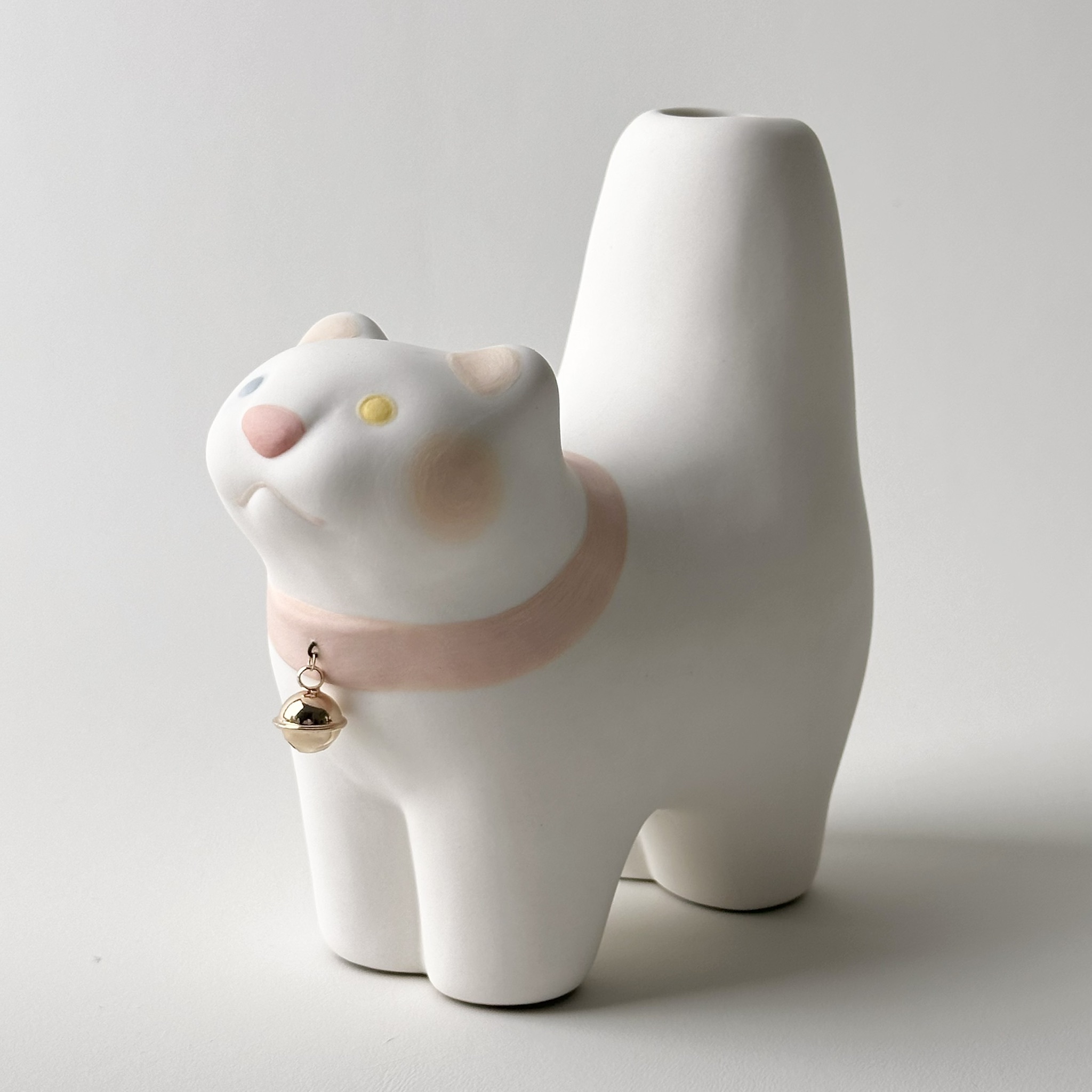 白貓 (項圈)