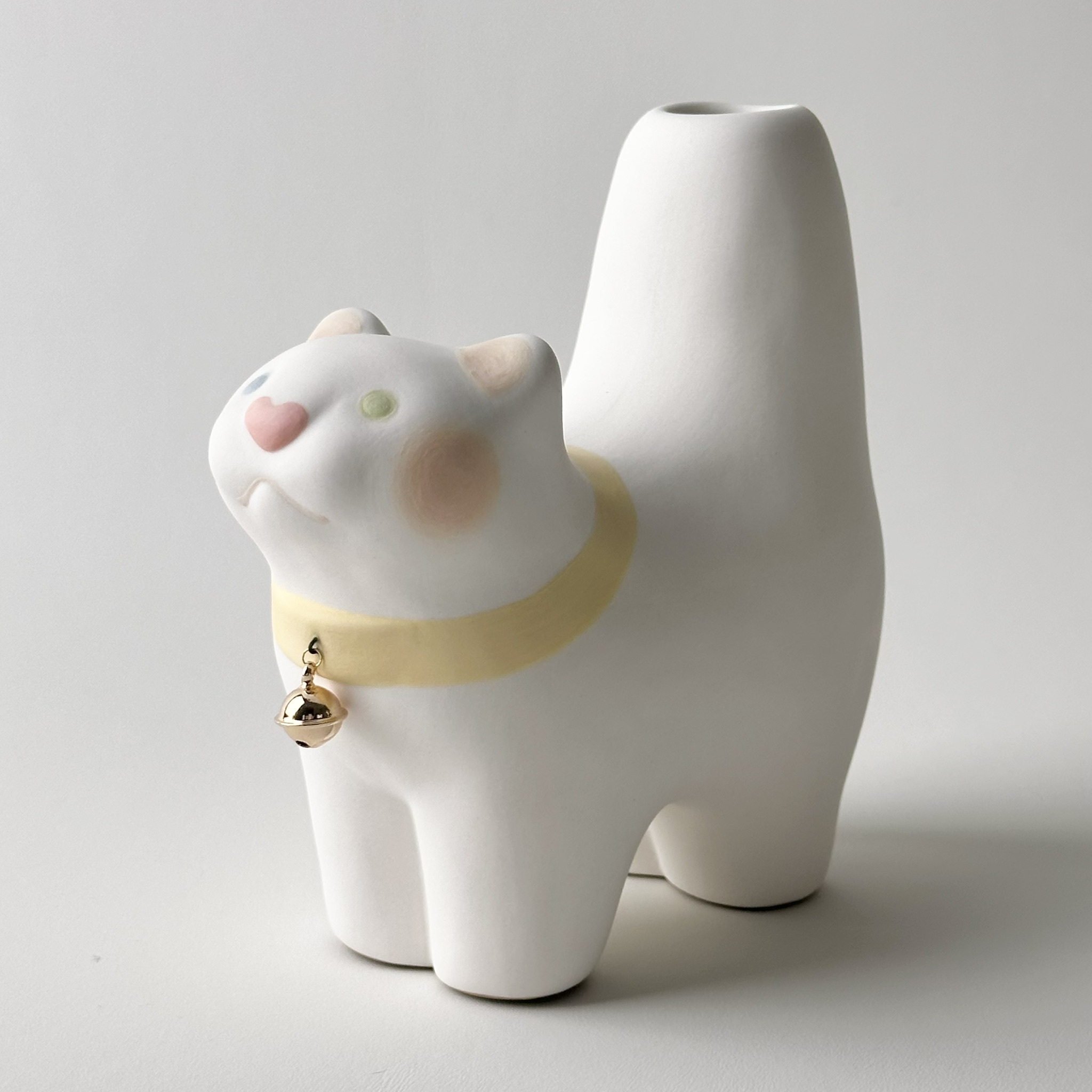 白貓 (項圈)